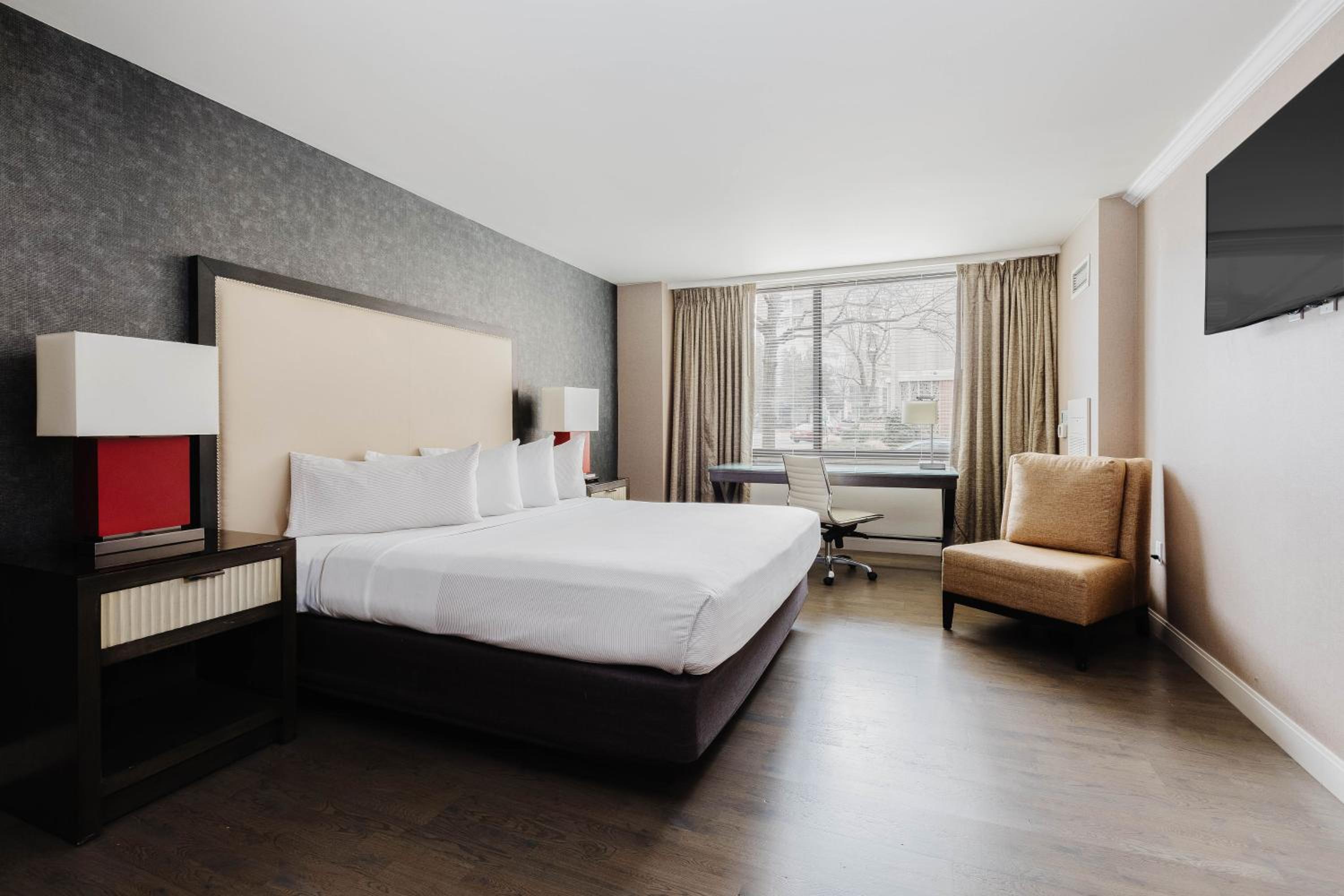 2500 Penn, a Placemakr Experience photo 2