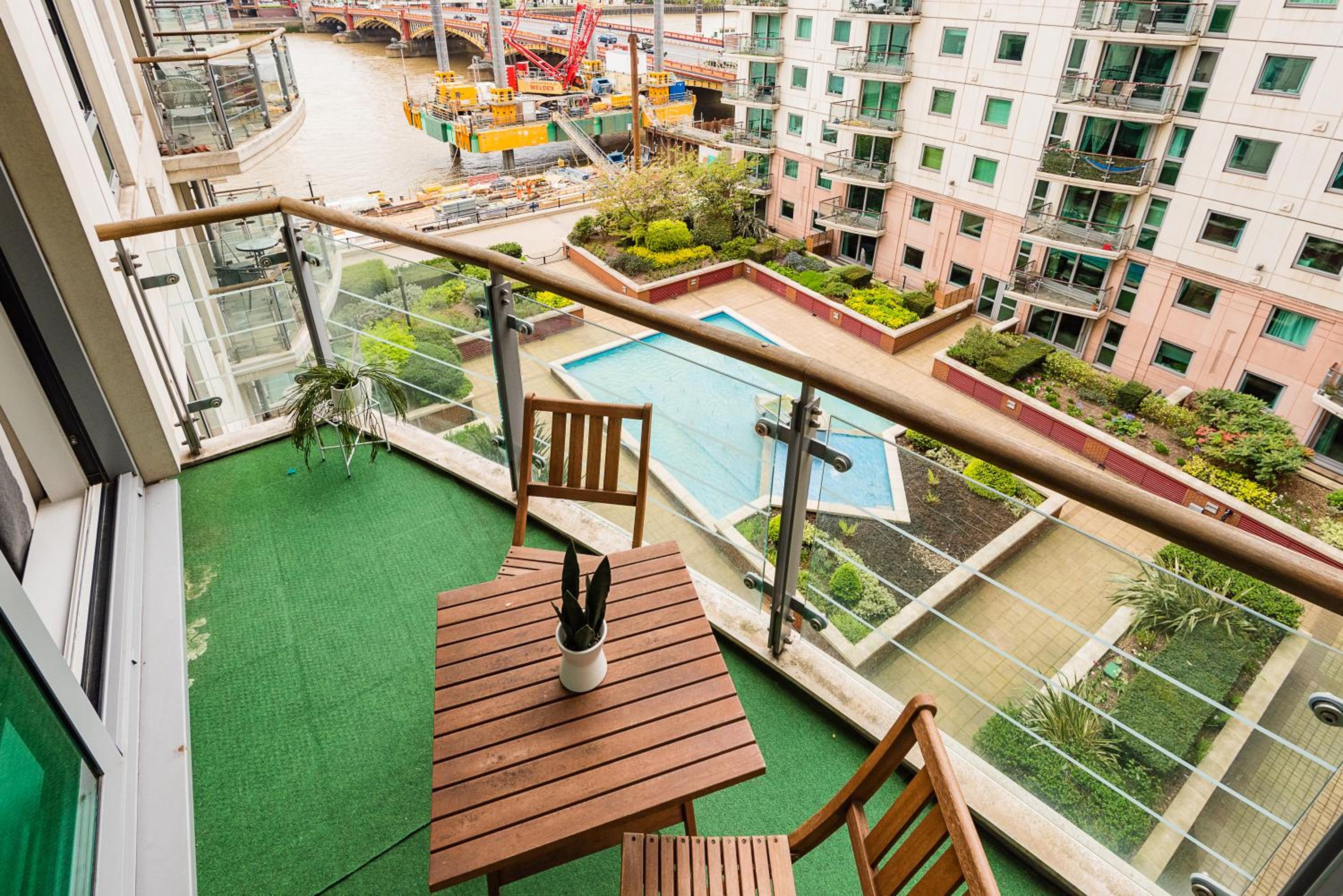balcony