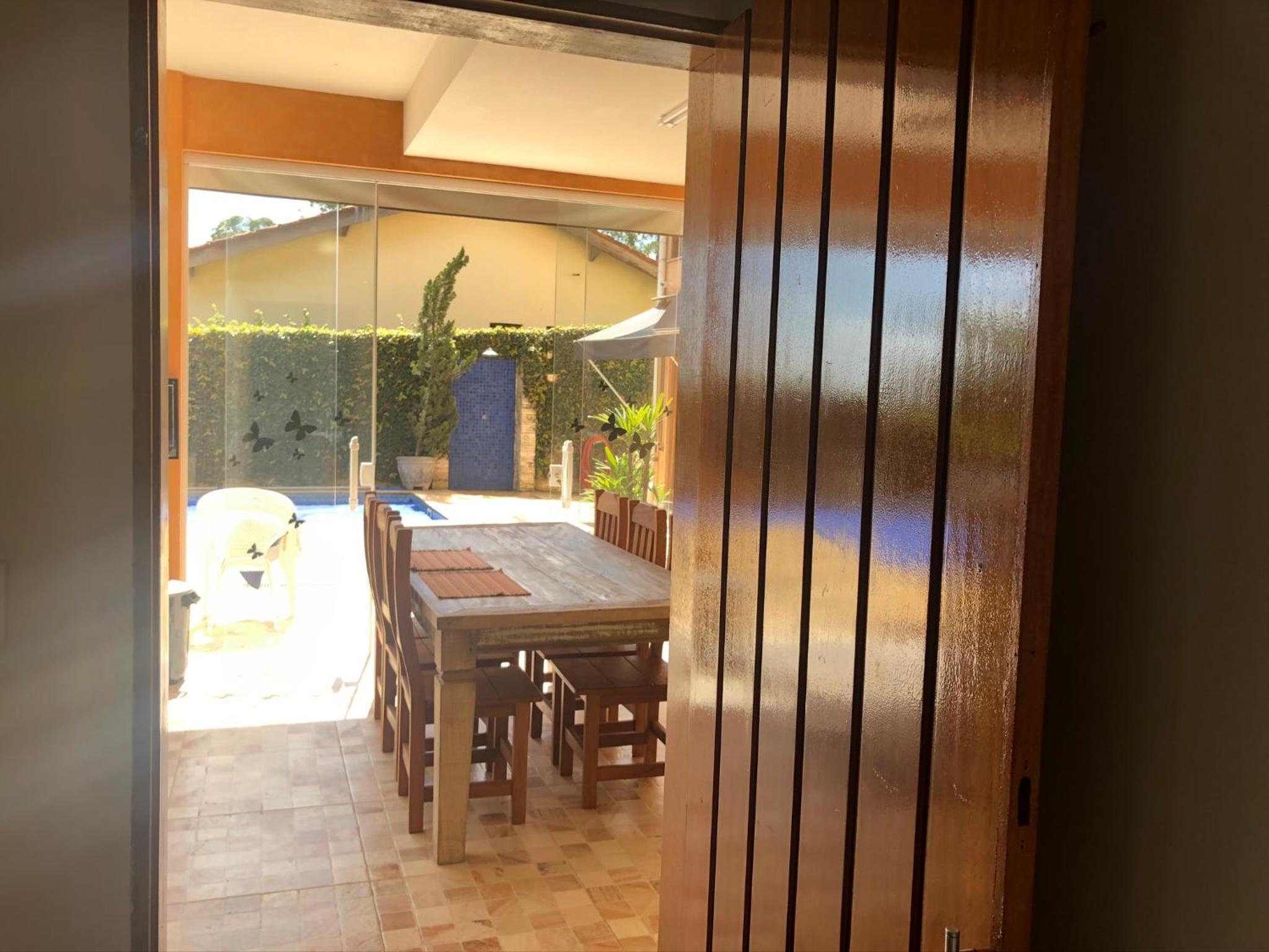 Casa encantadora com piscina aquecida em condomínio