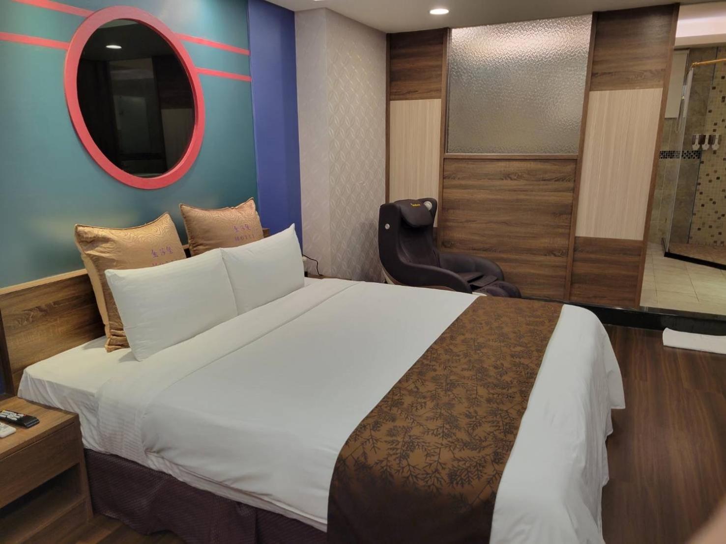 Golden Sands Motel