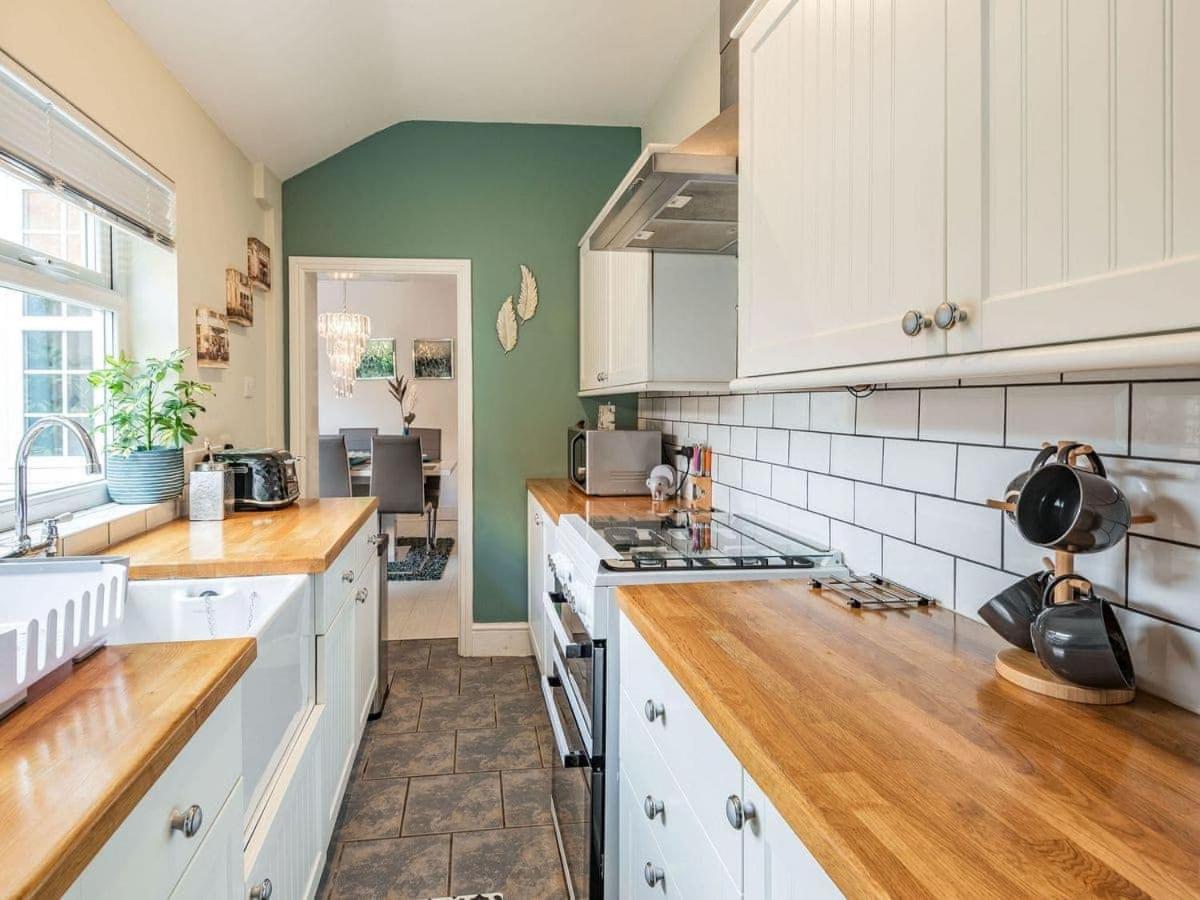 Cathedral Quarter House with free Secure Driveway Parking for 2 Cars, photo 27