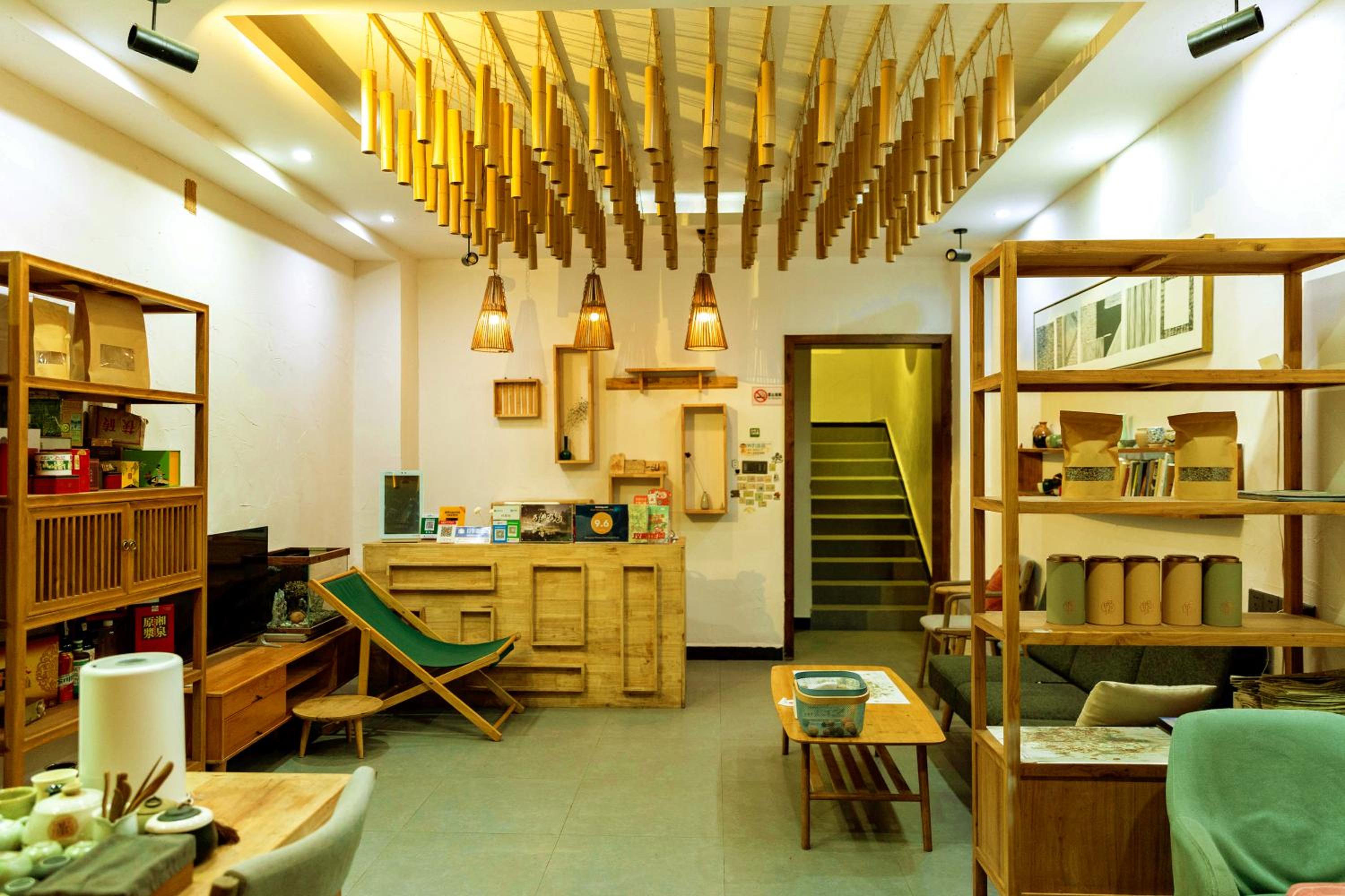 Wally House Hostel - walk 5 minutes to east gate of National Forest Park-ticket book services-free laundry facilities-free capsule coffee-Tour route introd