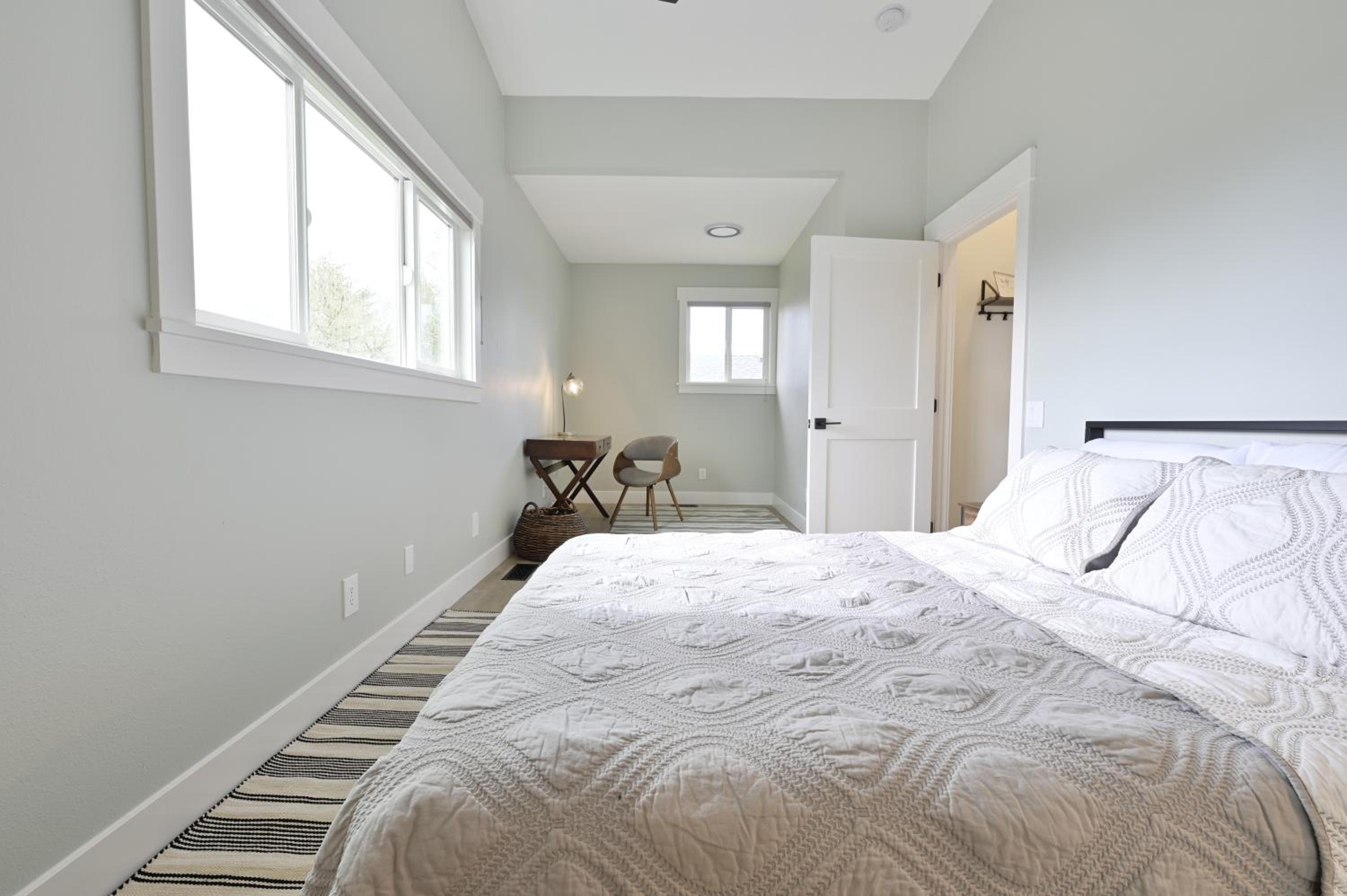 Albany Vacations - Modern Upstairs Loft - Newly Renovated! - Property Image 2