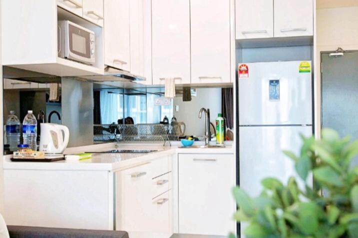 Mercu Summer Suites Klcc by Lumi Homes