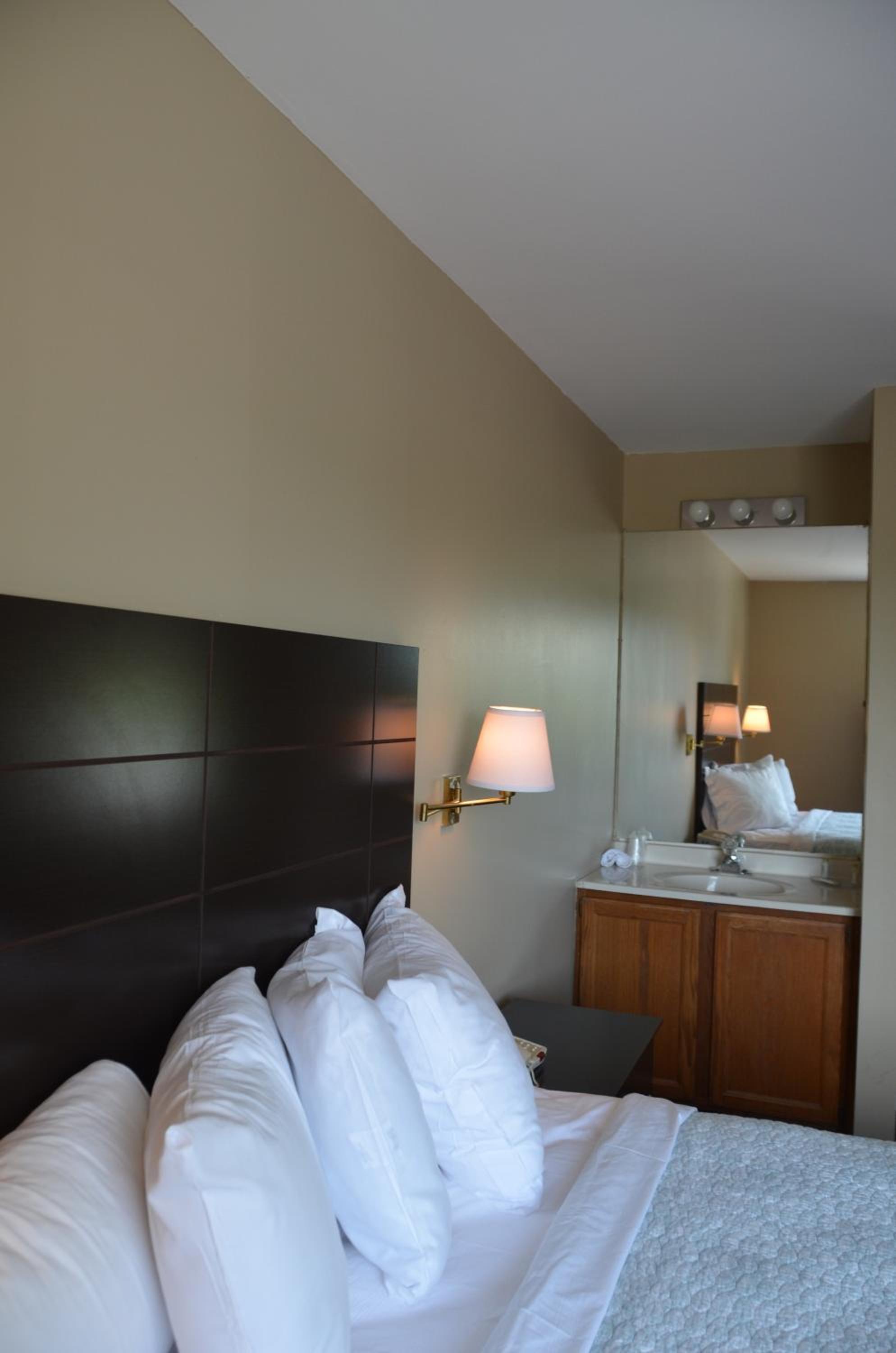 Mainstay Inn - Property Image 6