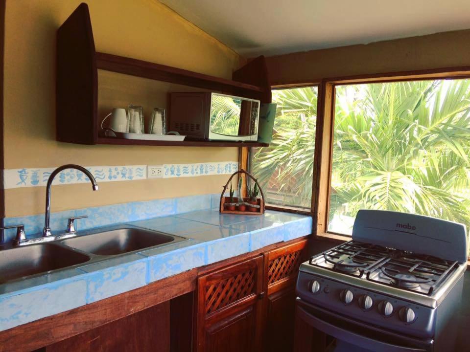 Beautiful Second Story Apartment 202 Next to Playa Flamingo