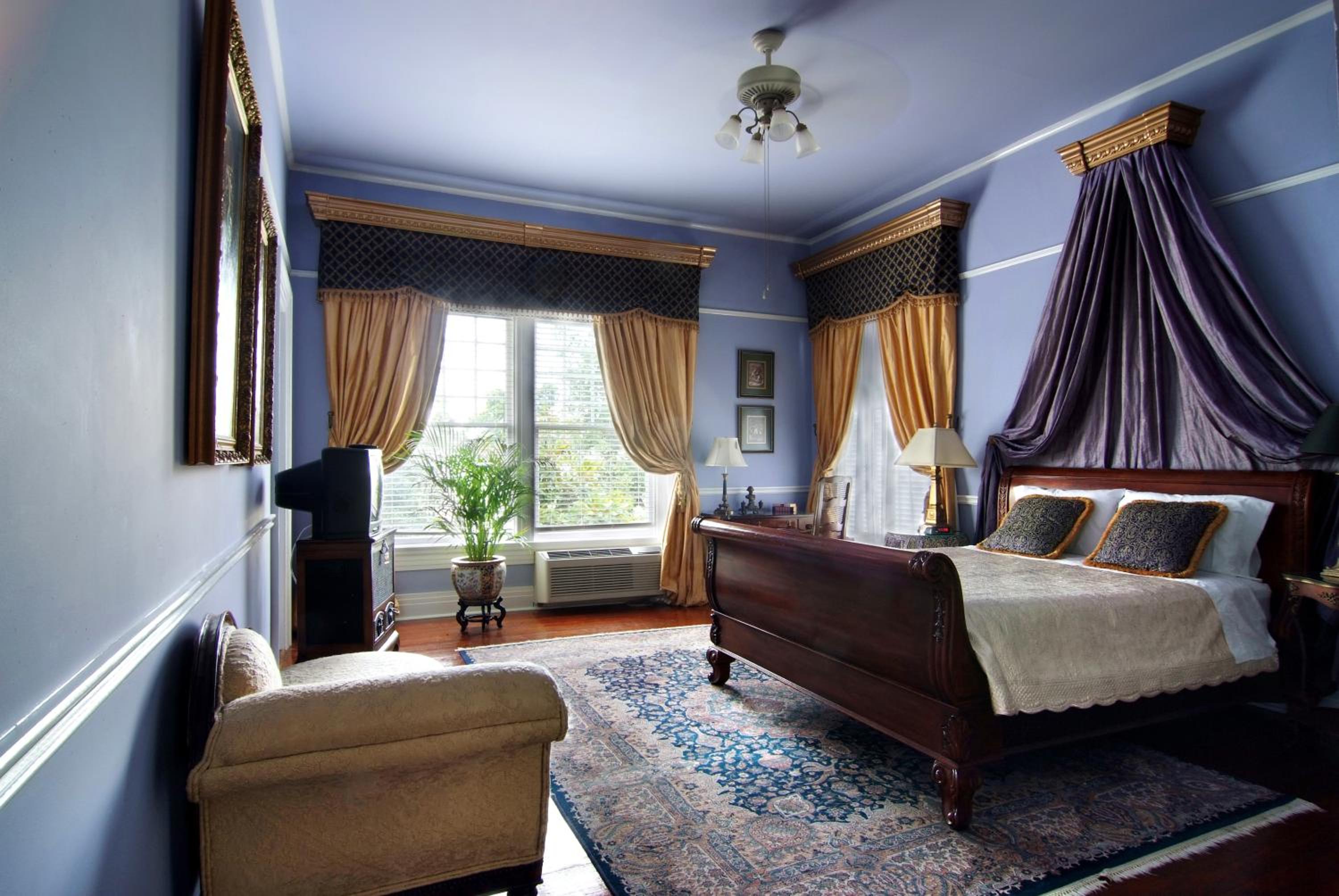 Historic Michabelle Inn
