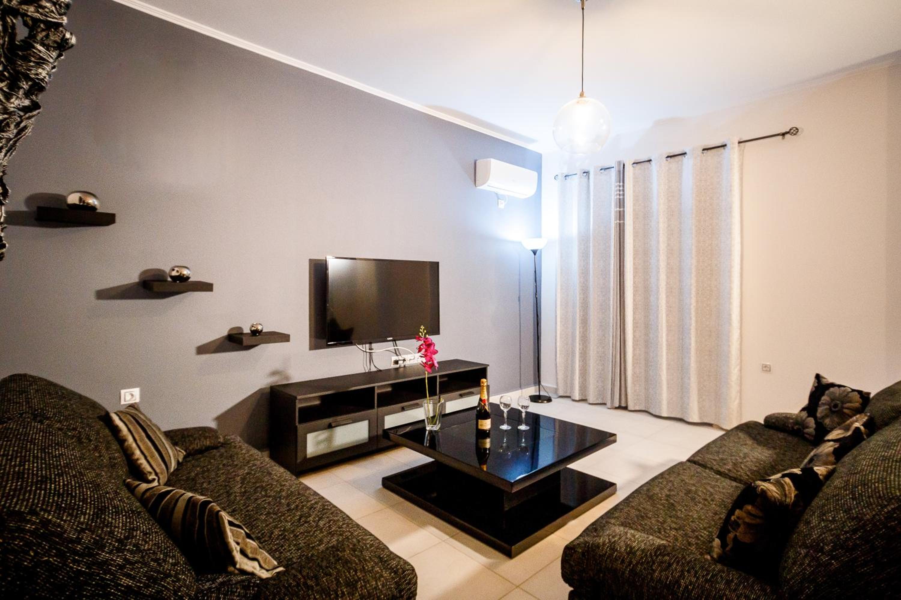 Paloma Mansion- Villa with Private Pool Embraced by Nature By Villa Mana Gers view 3