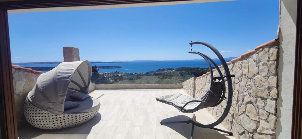 Stone hause Noa view 2