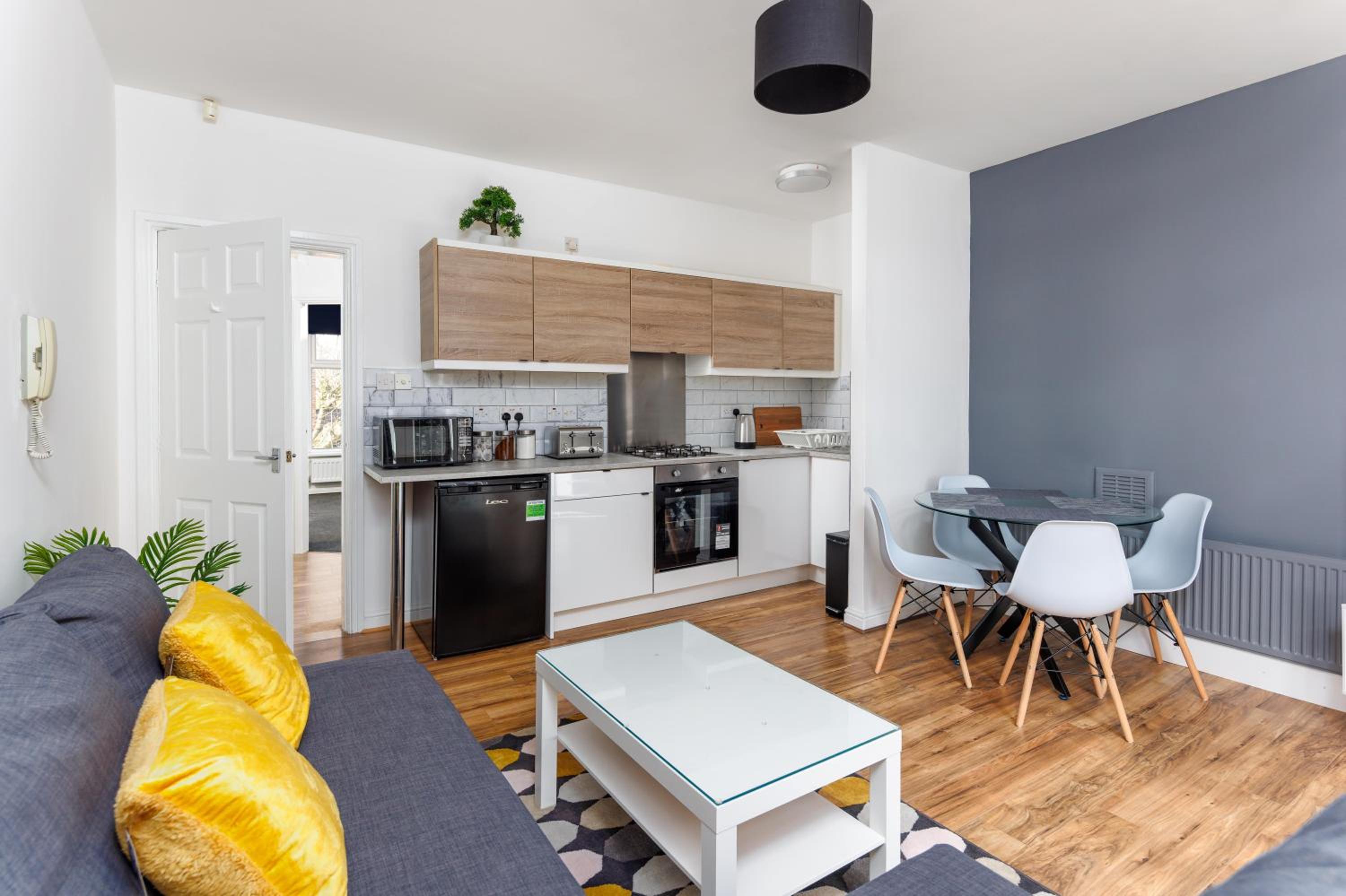 FLATZY - Stylish Abode on Doorstep of Sefton Park *10 minutes to Centre* view 4