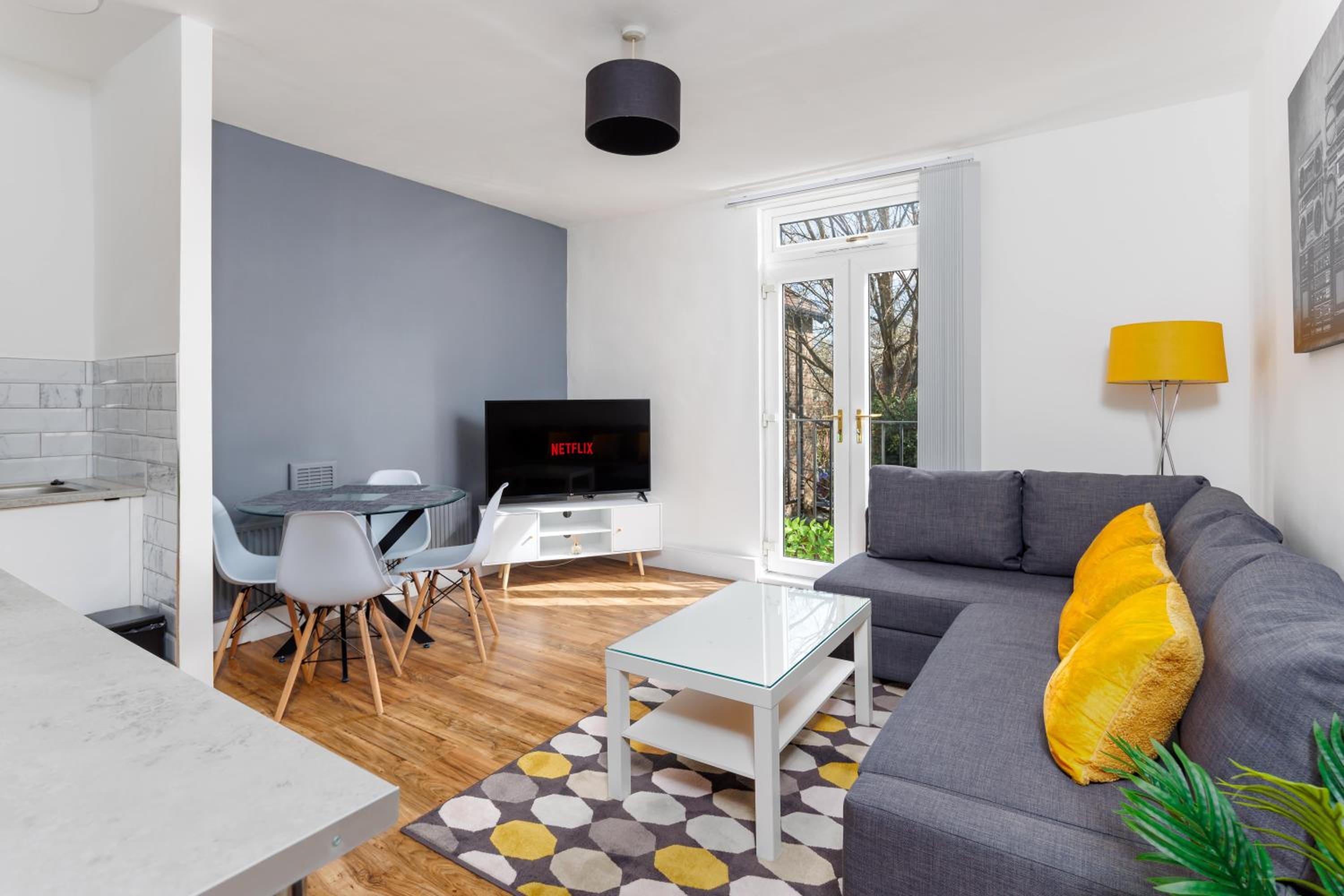 FLATZY - Stylish Abode on Doorstep of Sefton Park *10 minutes to Centre* view 3