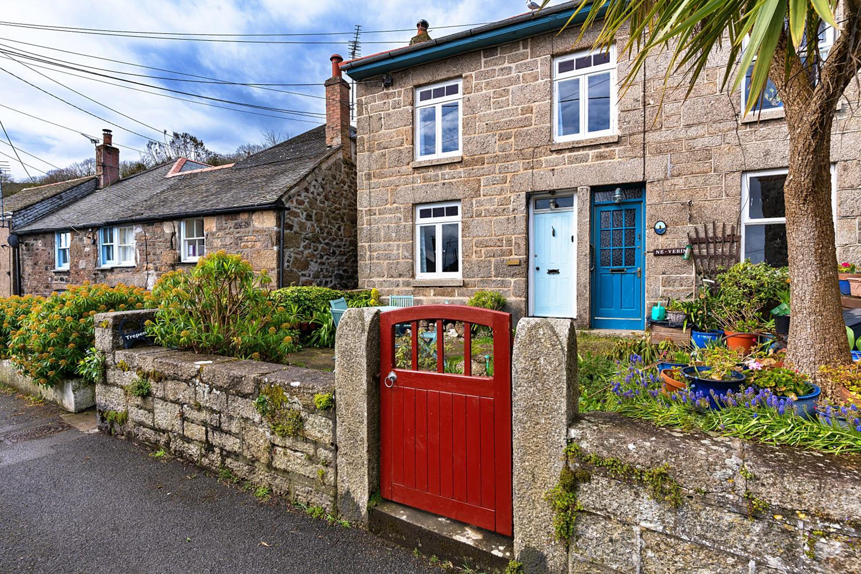 Finest Retreats - Cosy Mousehole Cottage With Sea Views view 2