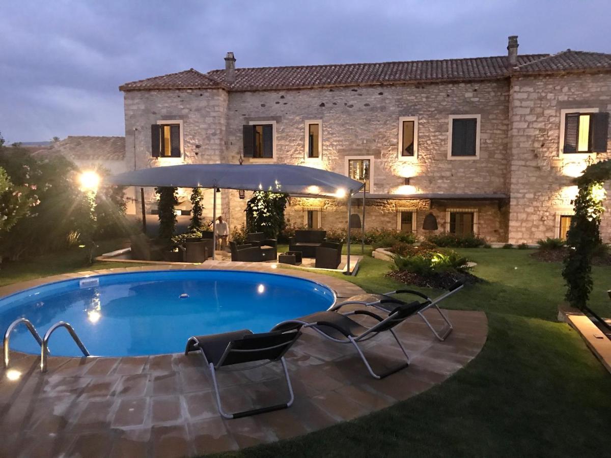 5 bedrooms mansion with private pool enclosed garden and wifi at Gesturi