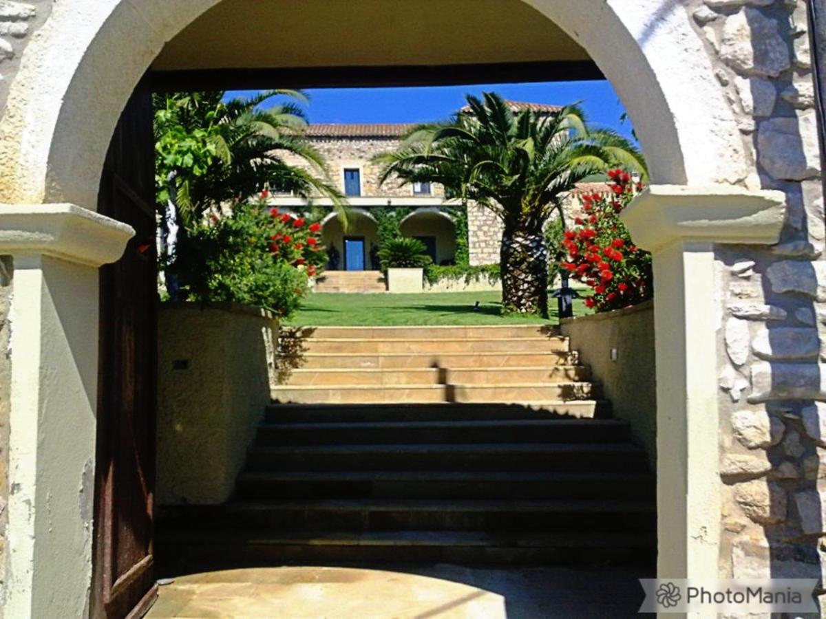 5 bedrooms mansion with private pool enclosed garden and wifi at Gesturi
