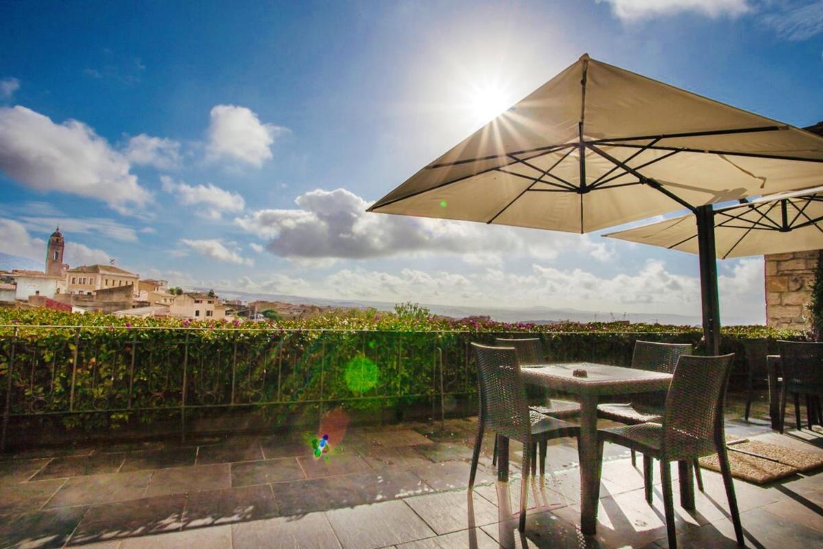 5 bedrooms mansion with private pool enclosed garden and wifi at Gesturi