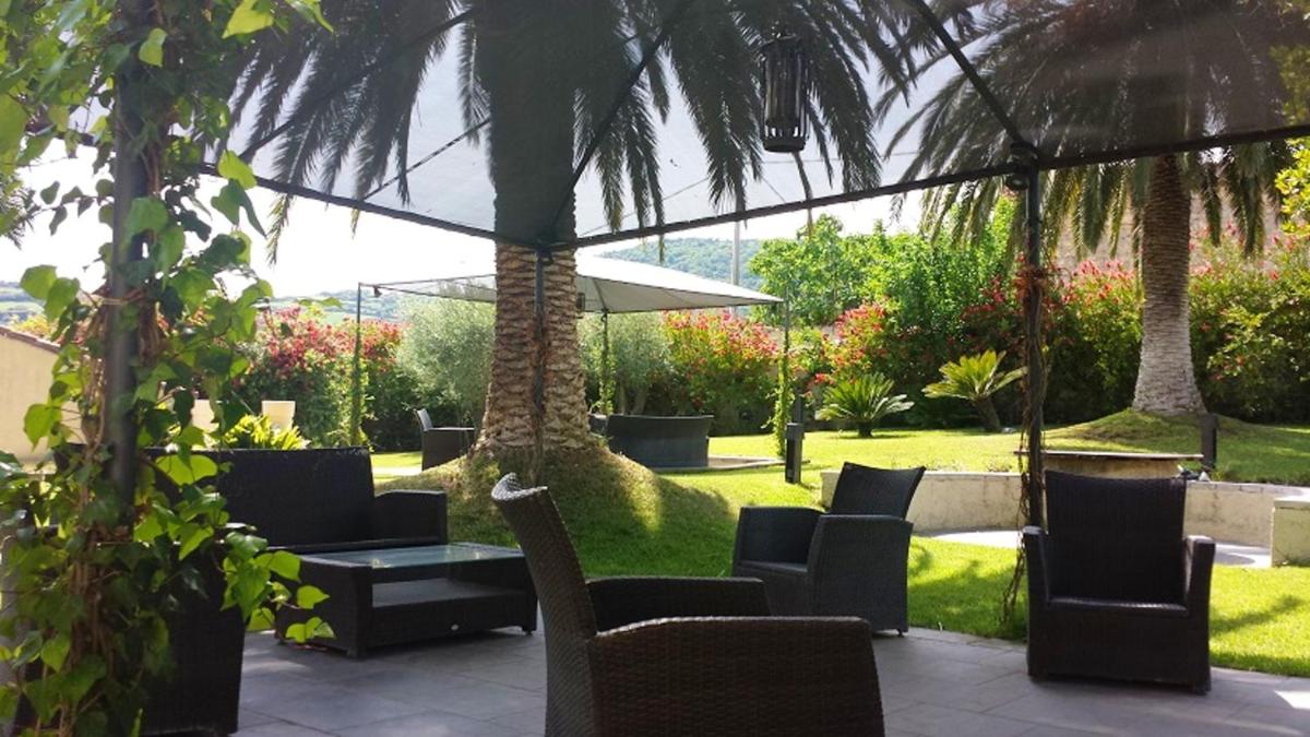 5 bedrooms mansion with private pool enclosed garden and wifi at Gesturi