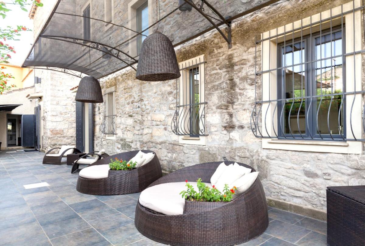 5 bedrooms mansion with private pool enclosed garden and wifi at Gesturi