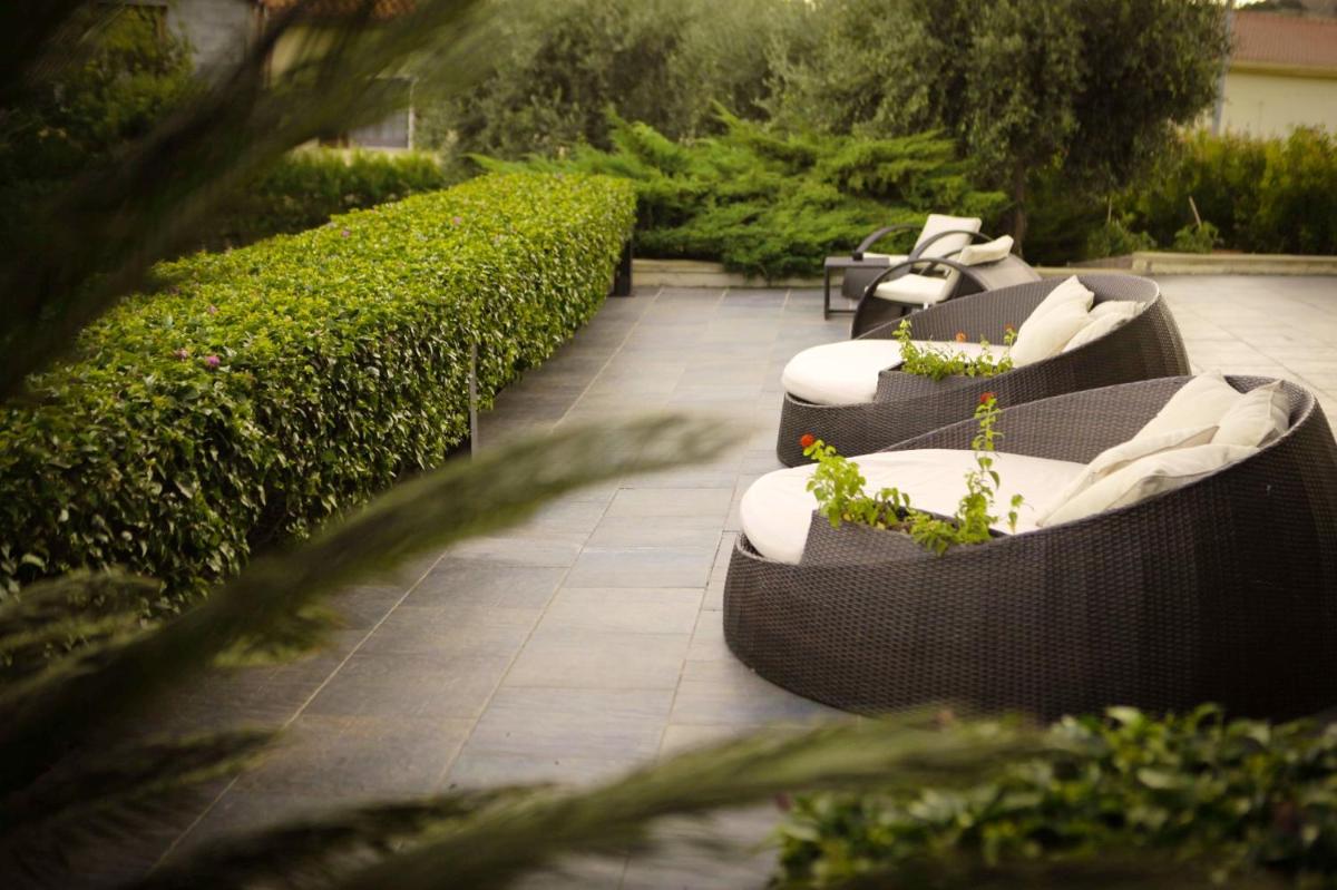 5 bedrooms mansion with private pool enclosed garden and wifi at Gesturi