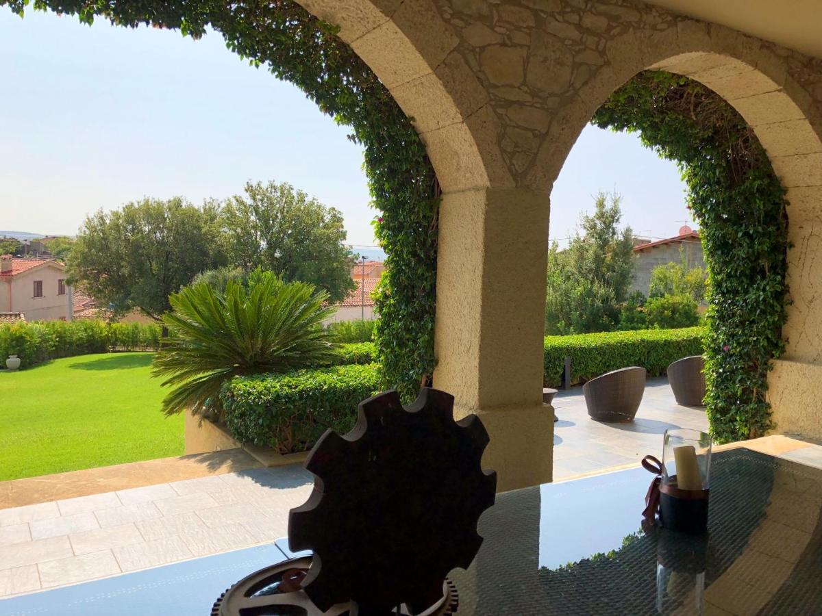 5 bedrooms mansion with private pool enclosed garden and wifi at Gesturi