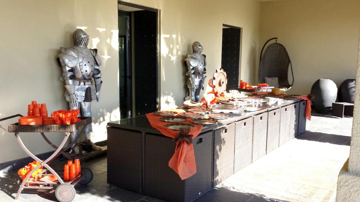 5 bedrooms mansion with private pool enclosed garden and wifi at Gesturi