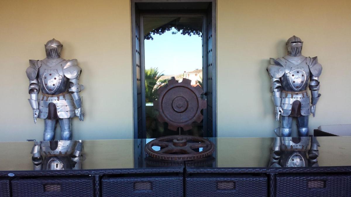 5 bedrooms mansion with private pool enclosed garden and wifi at Gesturi