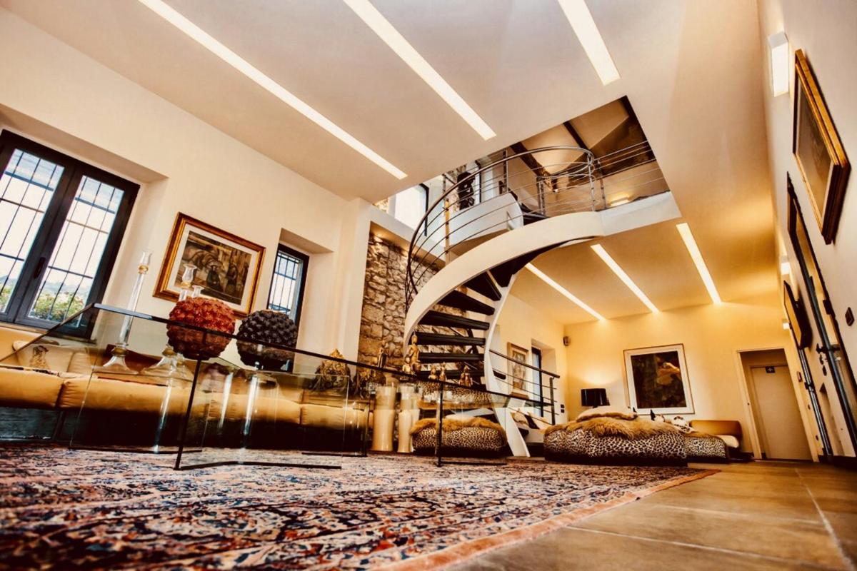 5 bedrooms mansion with private pool enclosed garden and wifi at Gesturi