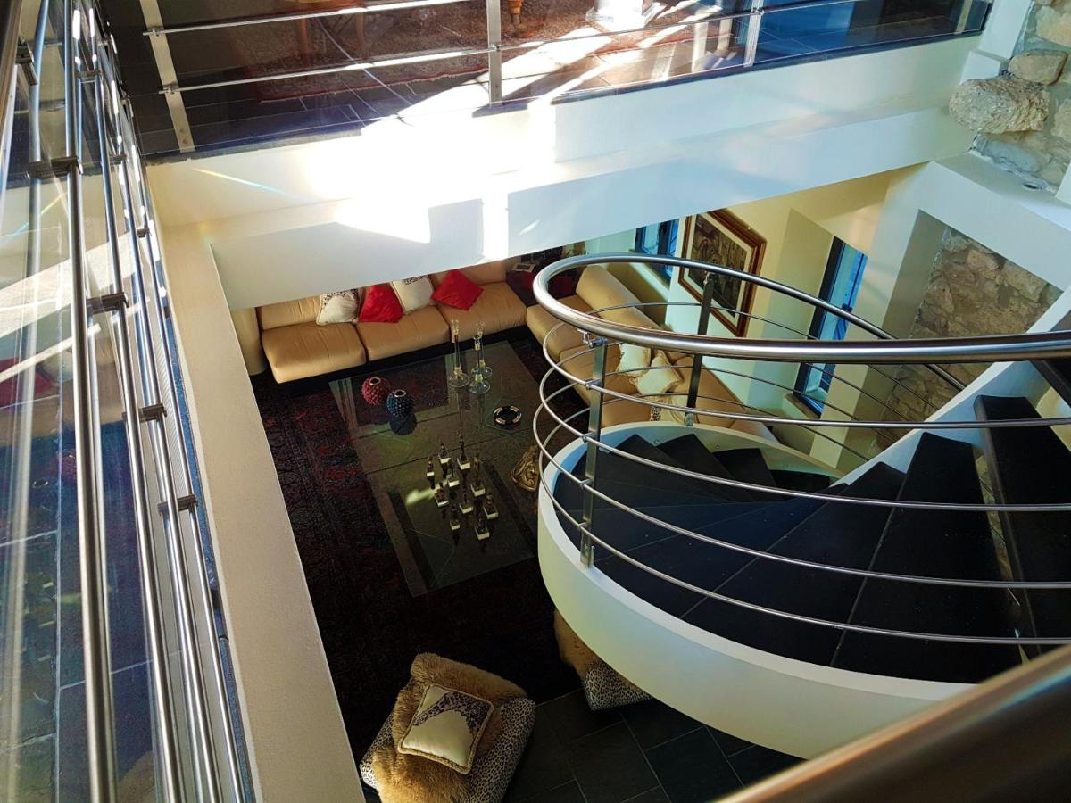 5 bedrooms mansion with private pool enclosed garden and wifi at Gesturi