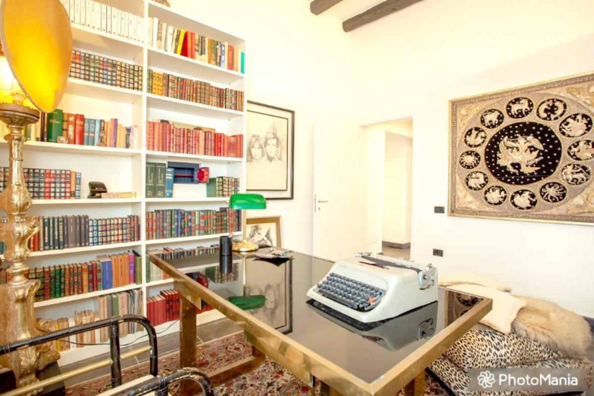 5 bedrooms mansion with private pool enclosed garden and wifi at Gesturi