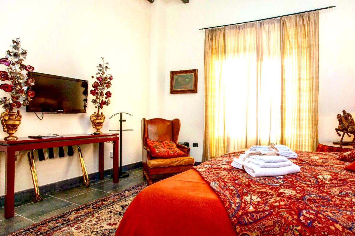 5 bedrooms mansion with private pool enclosed garden and wifi at Gesturi