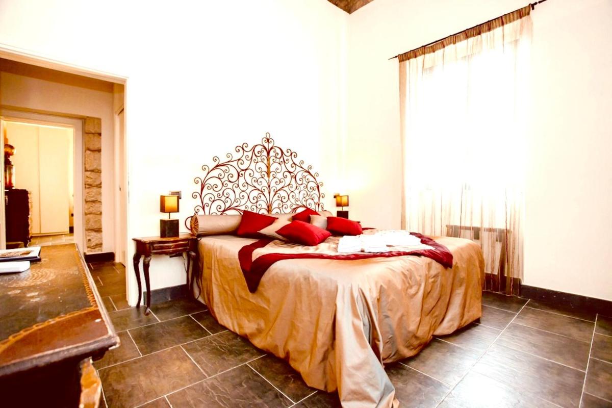 5 bedrooms mansion with private pool enclosed garden and wifi at Gesturi