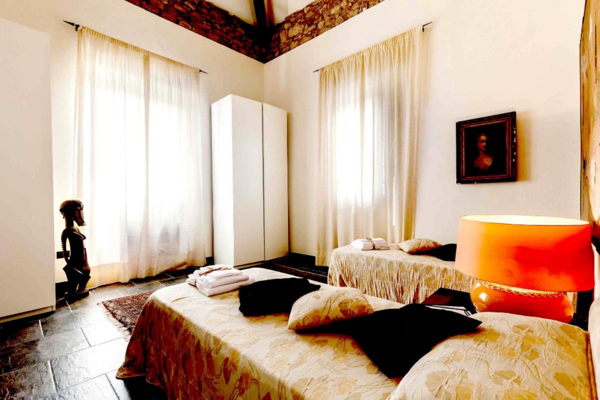 5 bedrooms mansion with private pool enclosed garden and wifi at Gesturi