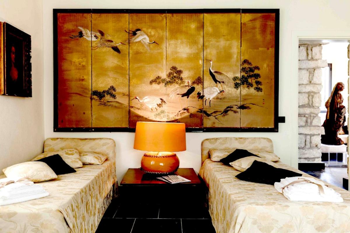 5 bedrooms mansion with private pool enclosed garden and wifi at Gesturi