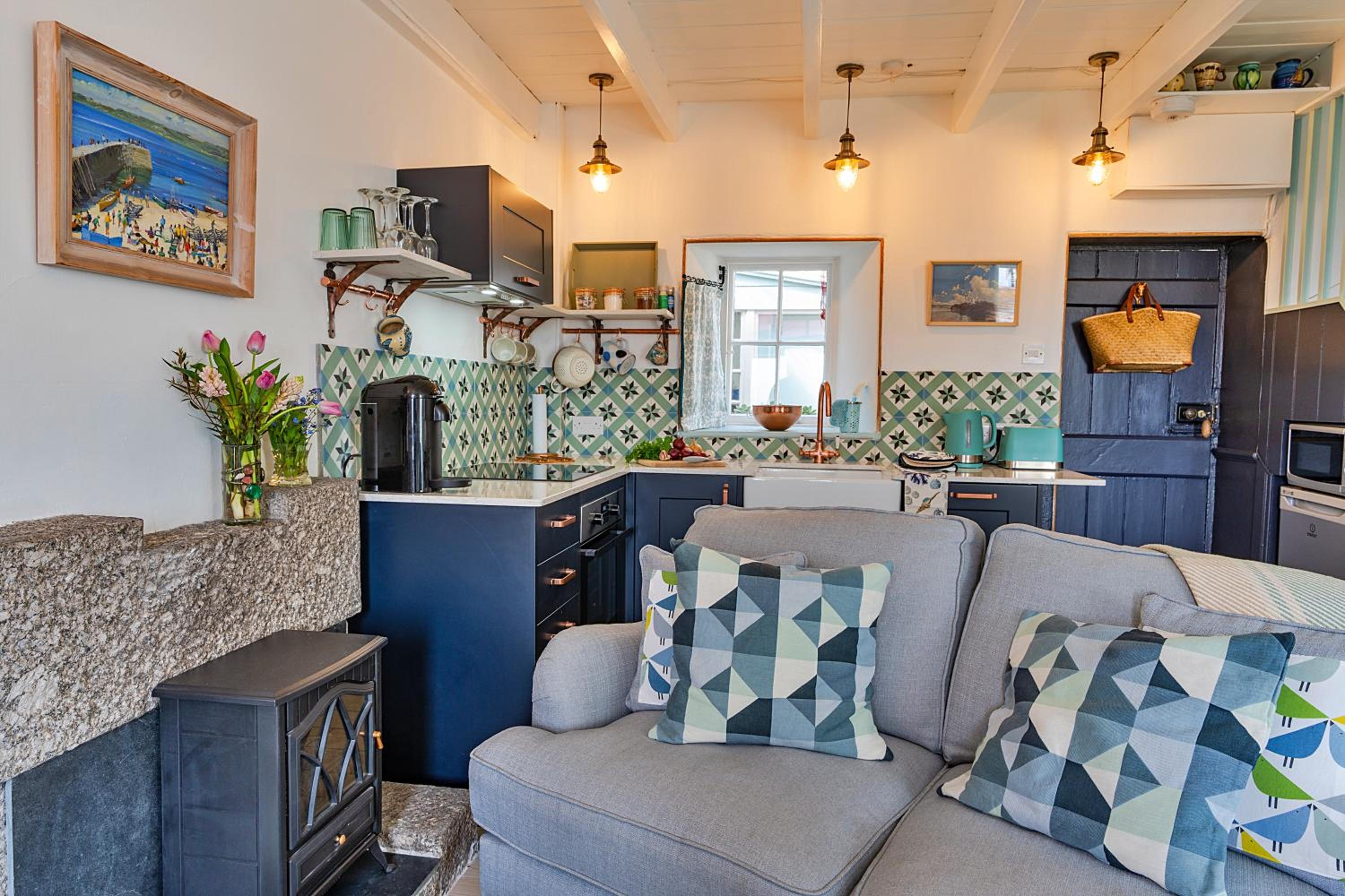 Finest Retreats - Cosy Mousehole Cottage With Sea Views view 4
