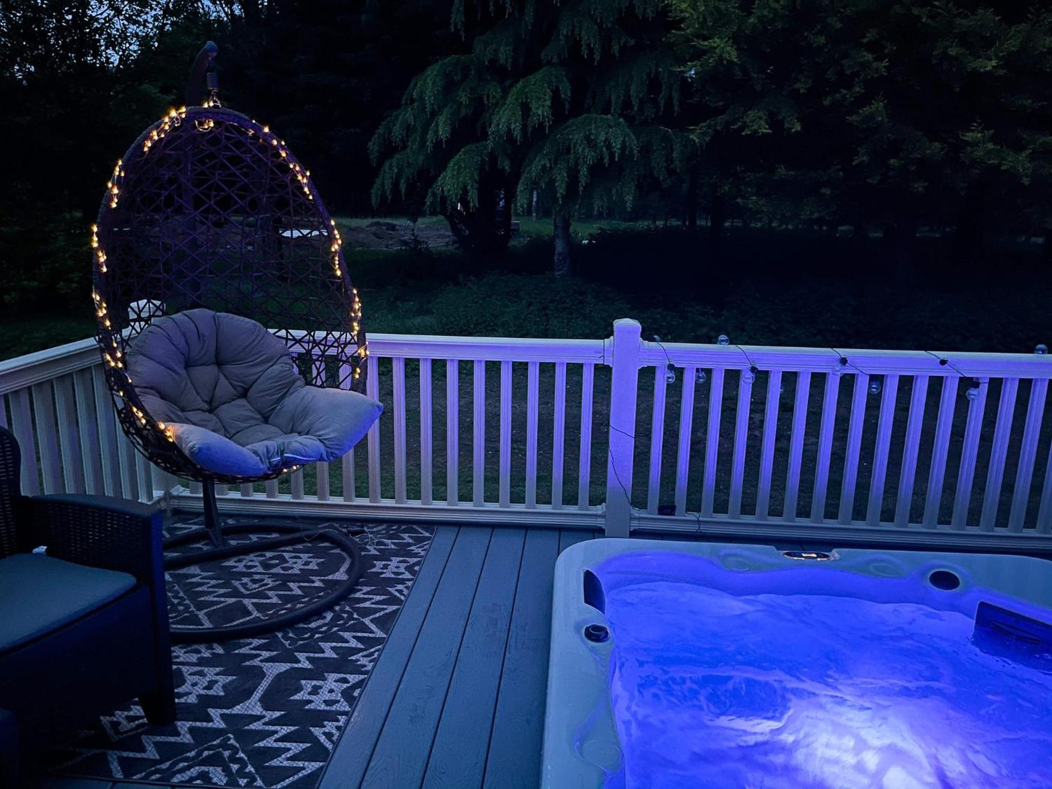 Hotel Lucas Lodge with Hot Tub - Image 1