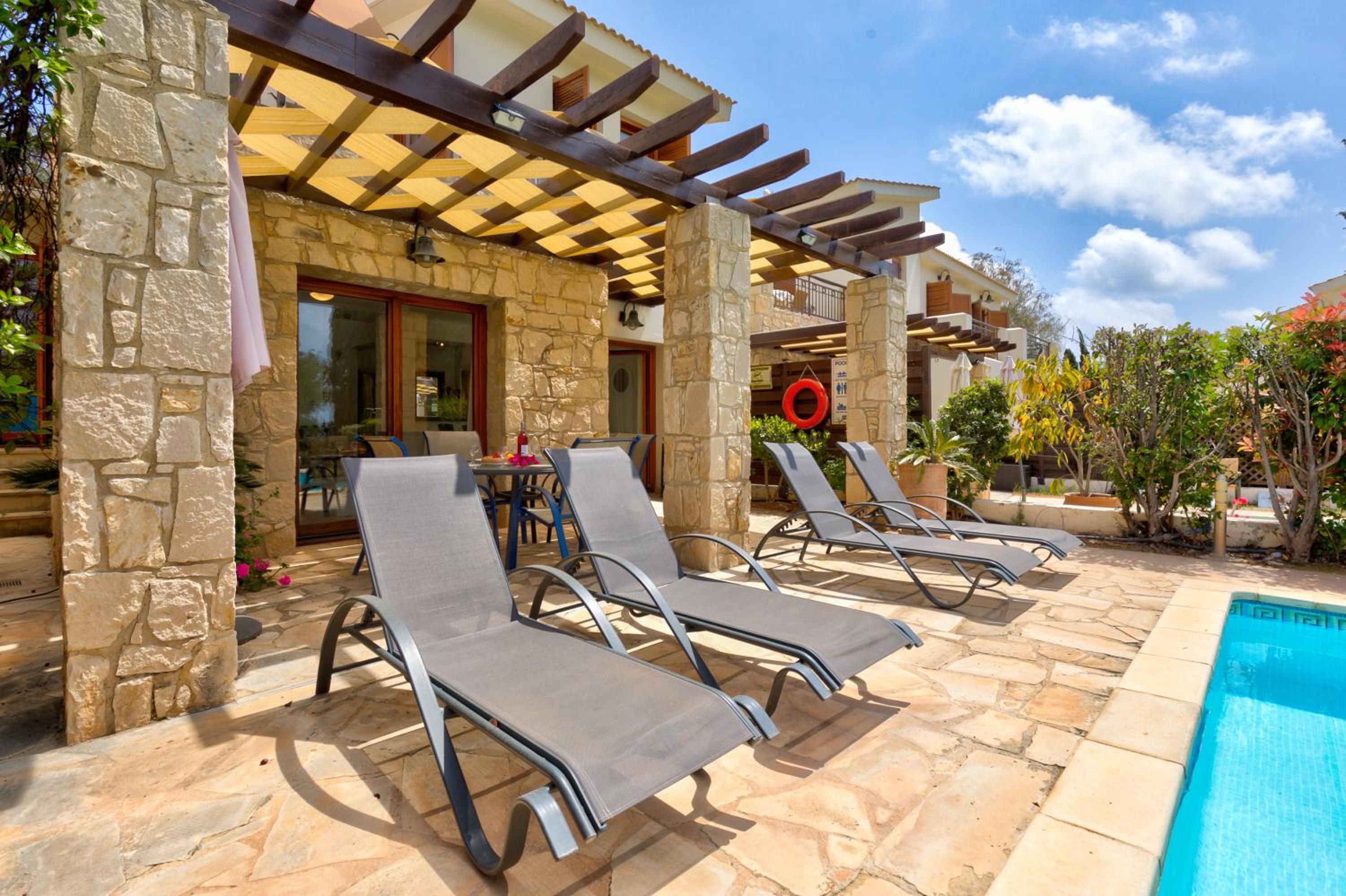 2 bedroom Villa Destu with private pool and golf views, Aphrodite Hills Resort