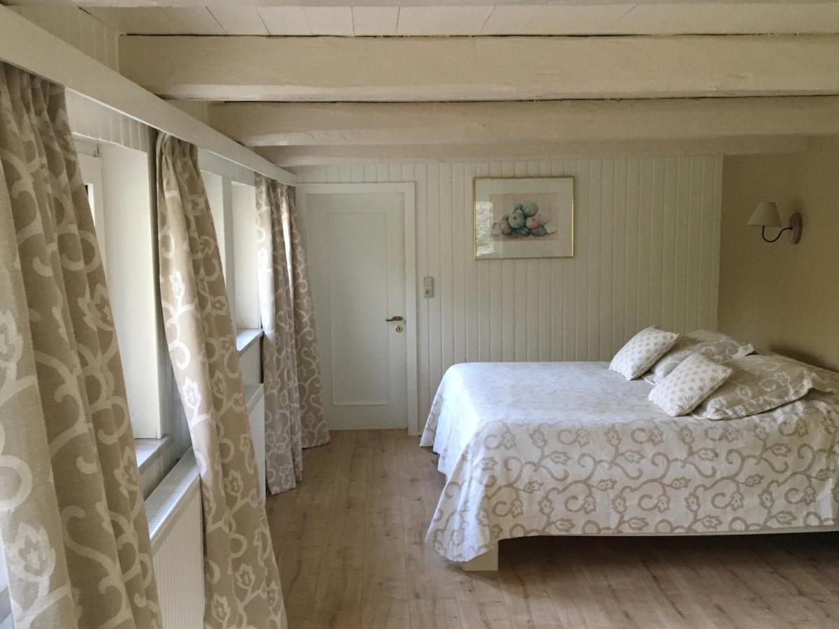 Höllenmühle Bed & Breakfast at the Mill Pond