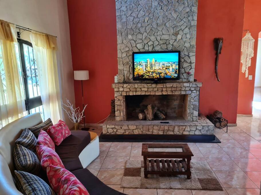HERMOSA CASA con 4000mts de PARQUE en las SIERRAS DE CORDOBA