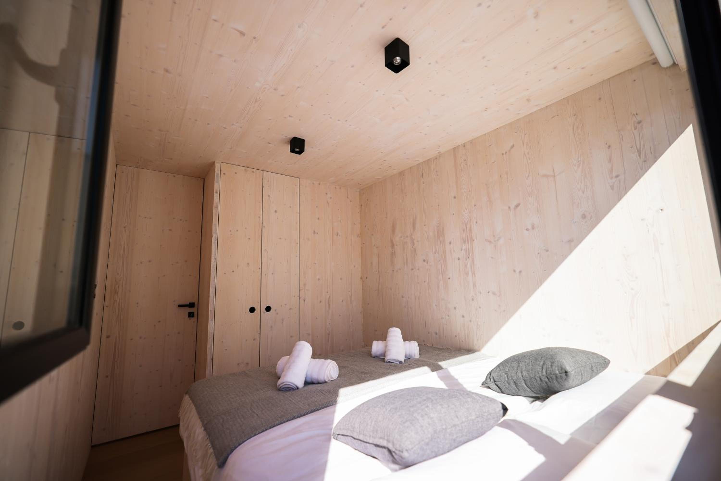 Arcadia Eco-Luxe Mobile Homes with infiniry pool by OIKO Collection view 4