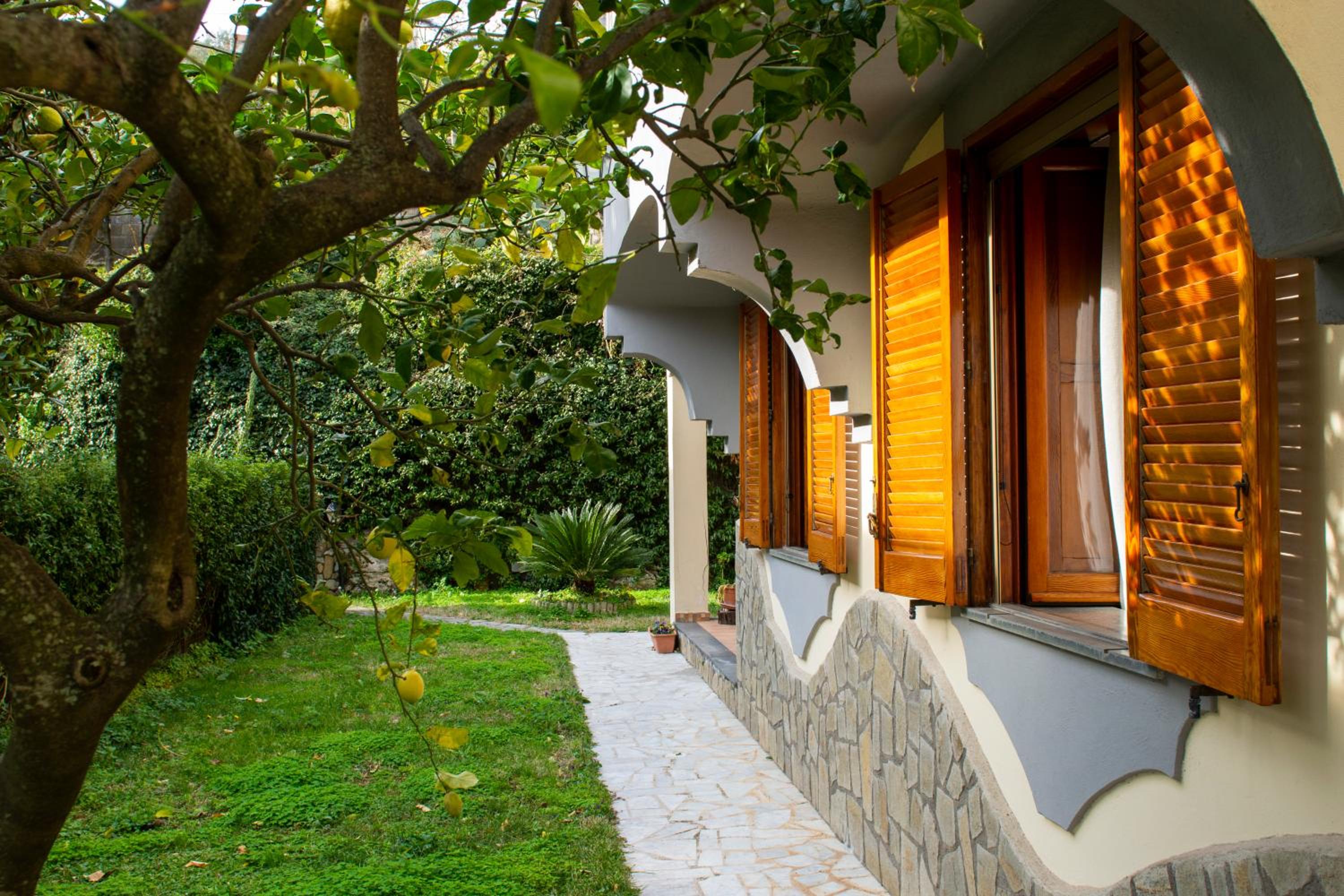 Villa dei Fiori - Exclusive Villa with garden in Sorrento Coast view 3