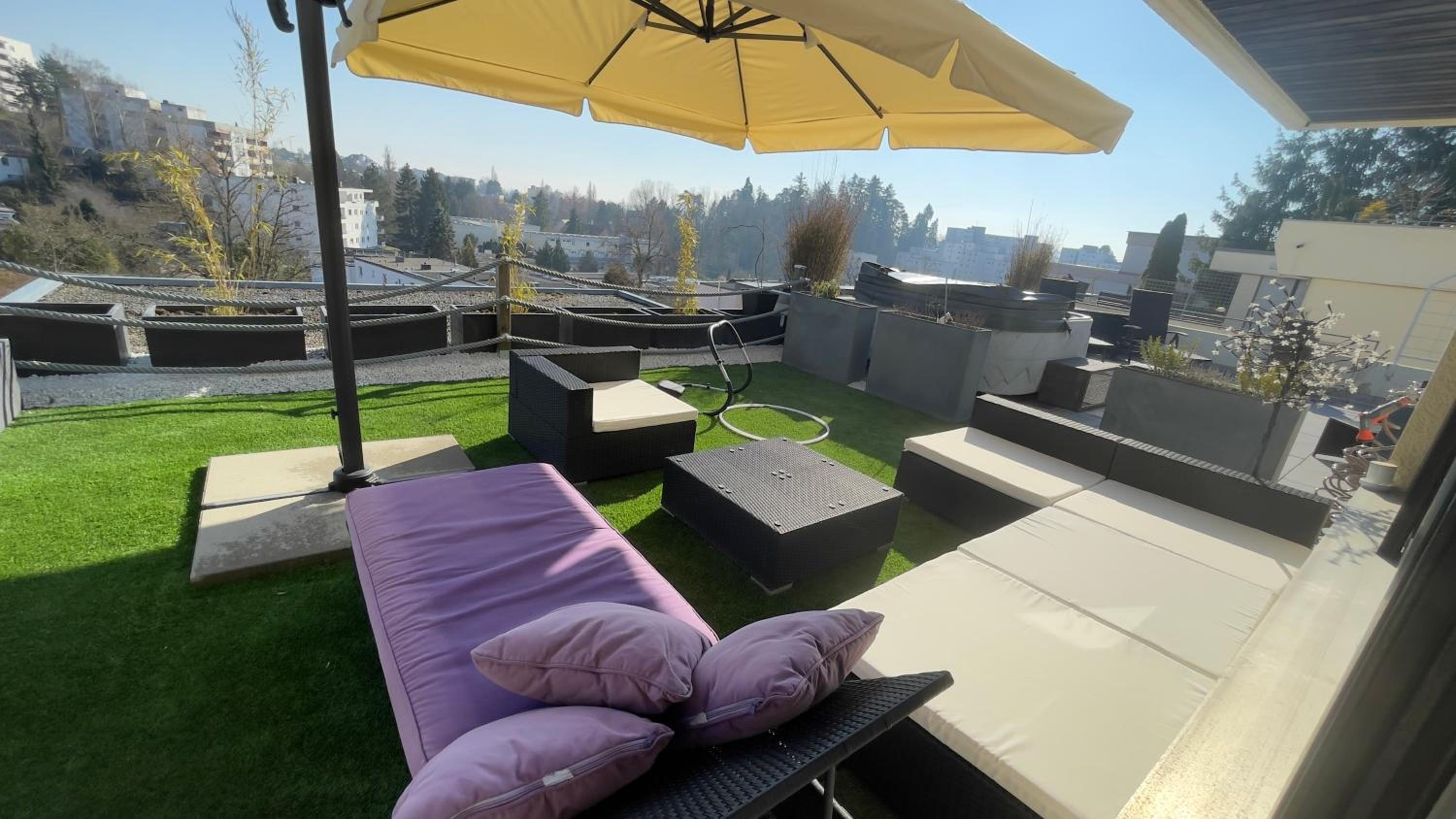 PENTHOUSE - 3 Schlafzimmer- sonnige Dachterrasse -Whirlpool & Alpenblick - Perfekt für Romantik oder Familienurlaub mit Kind, Hund willkommen - by FerienWo