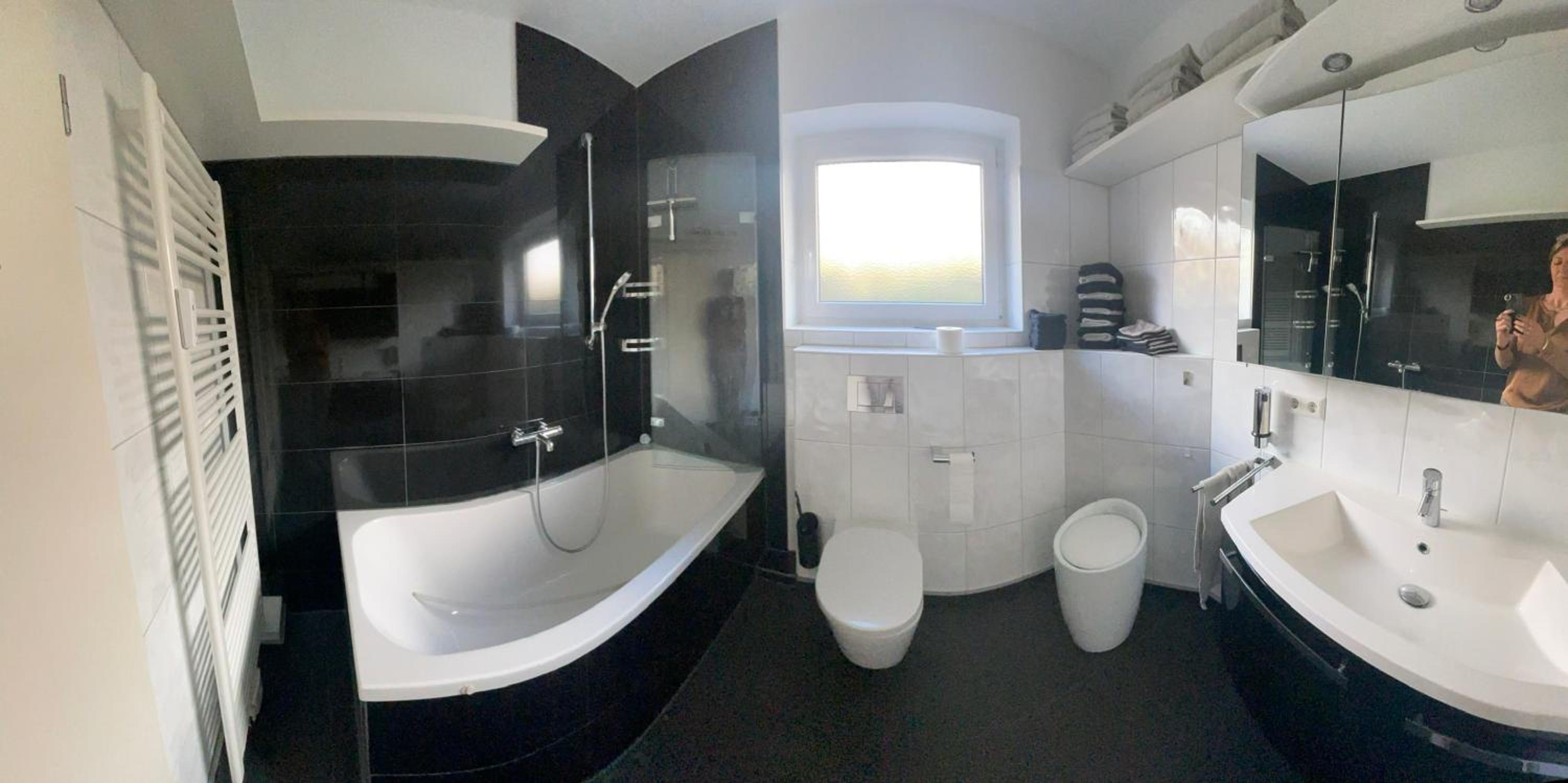 PENTHOUSE - 3 Schlafzimmer- sonnige Dachterrasse -Whirlpool & Alpenblick - Perfekt für Romantik oder Familienurlaub mit Kind, Hund willkommen - by FerienWo