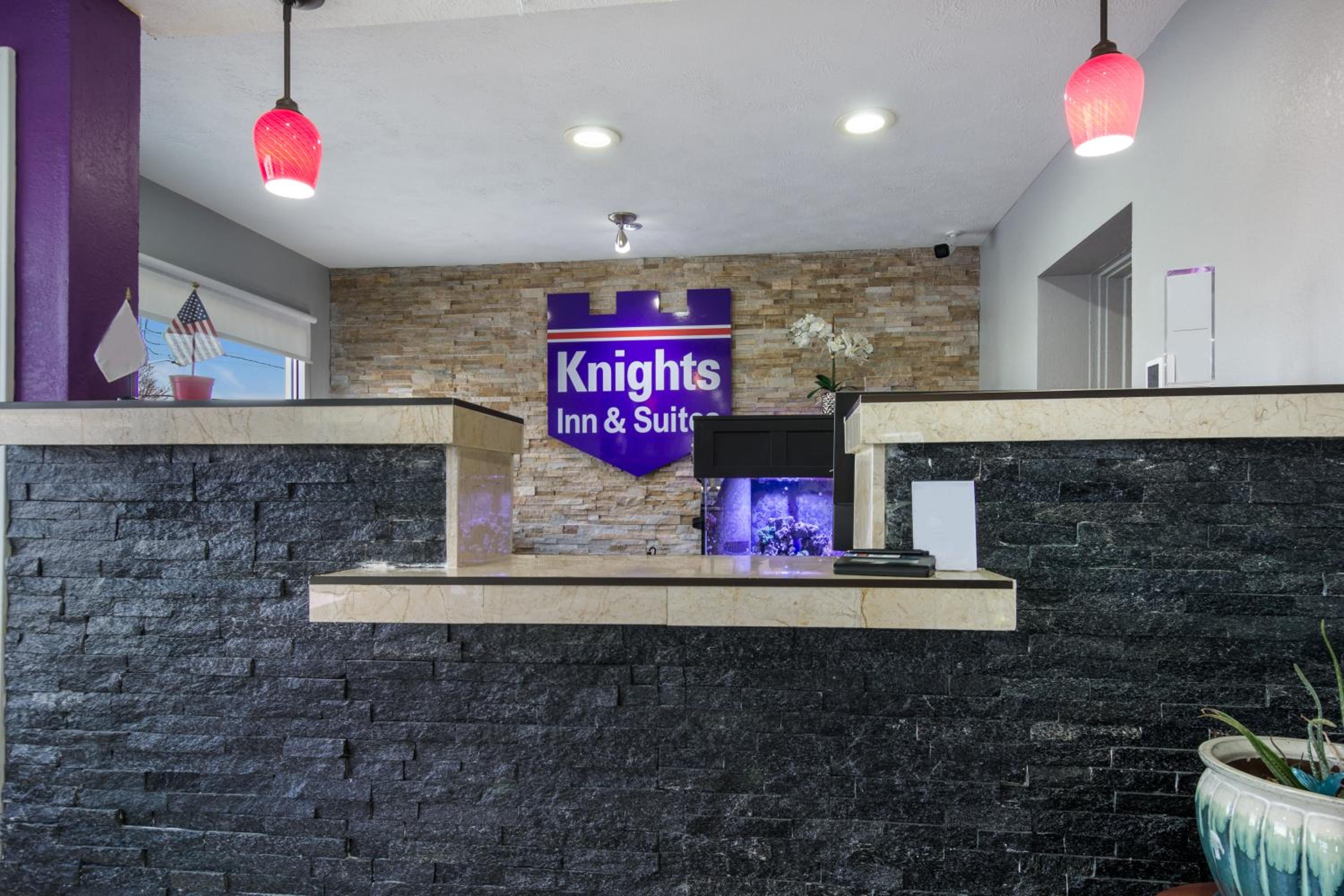 Knights Inn and Suites Salem view 4