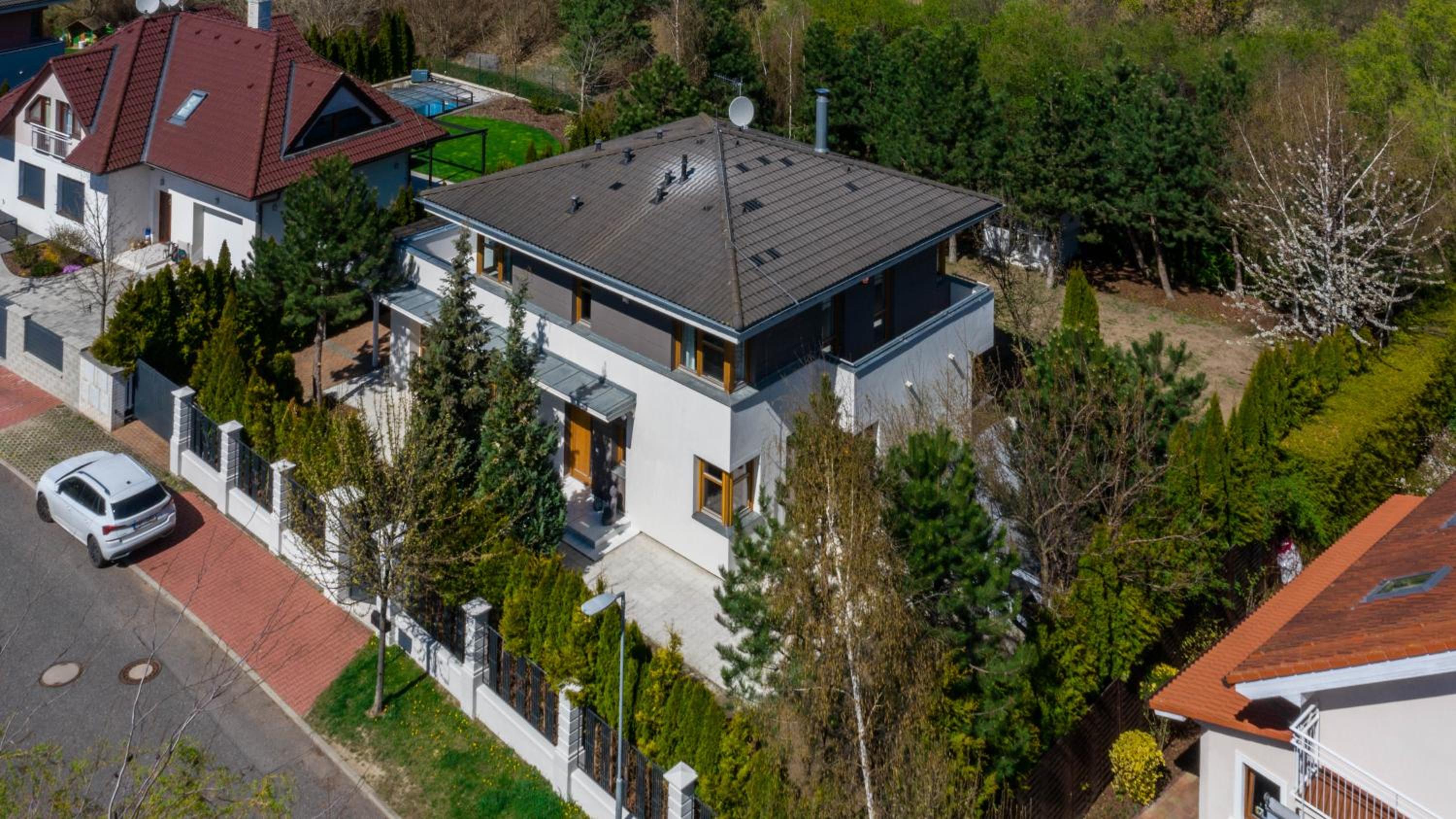 Serenity Luxusní vila s vířivkou a zahradou u Prahy