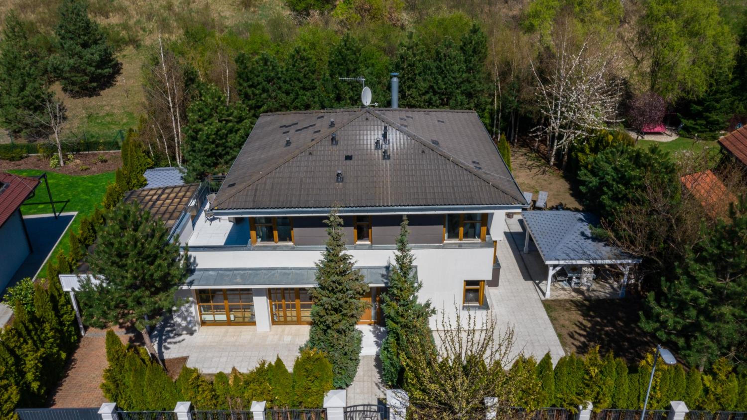 Serenity Luxusní vila s vířivkou a zahradou u Prahy