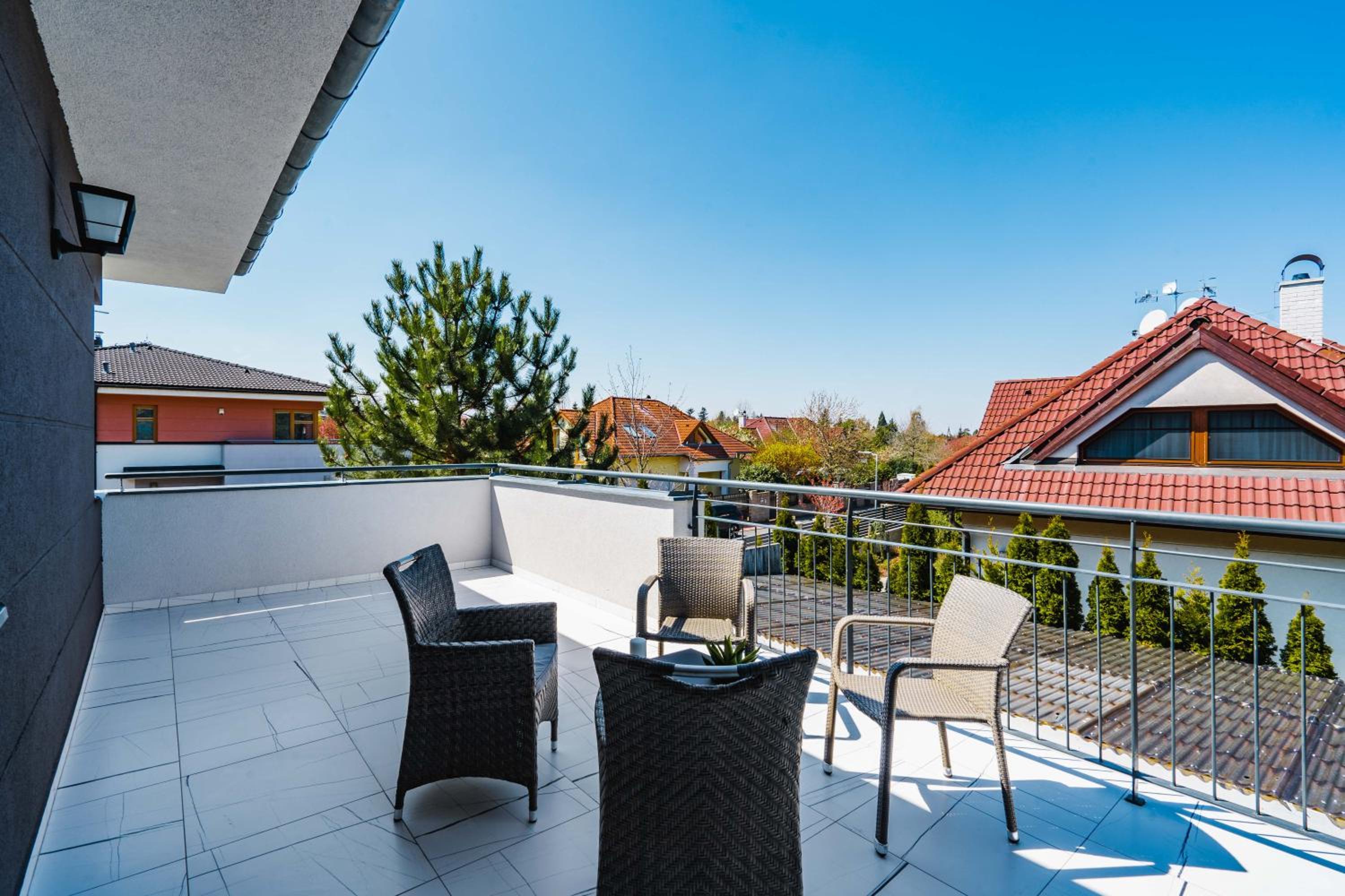 Serenity Luxusní vila s vířivkou a zahradou u Prahy