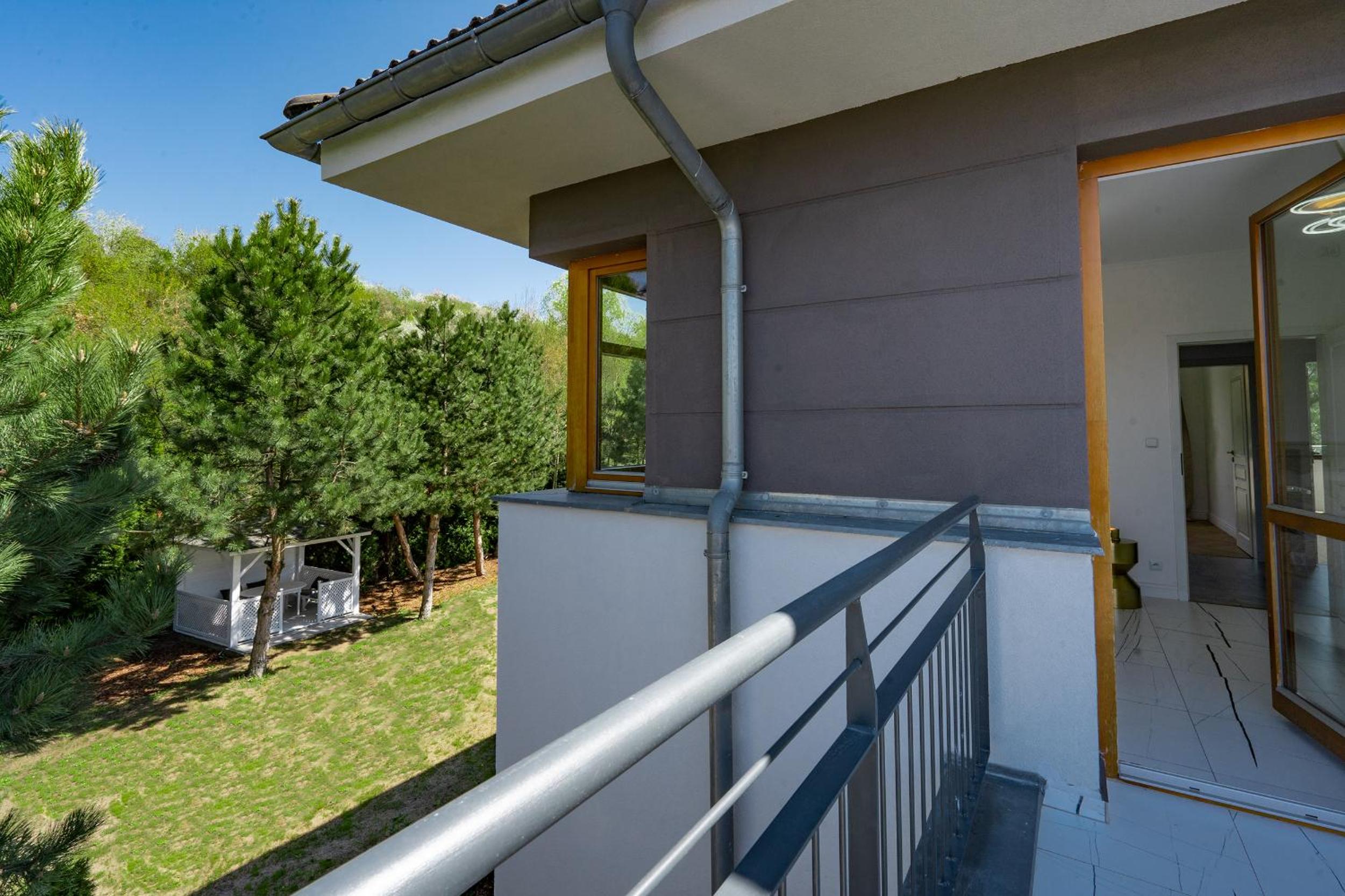 Serenity Luxusní vila s vířivkou a zahradou u Prahy