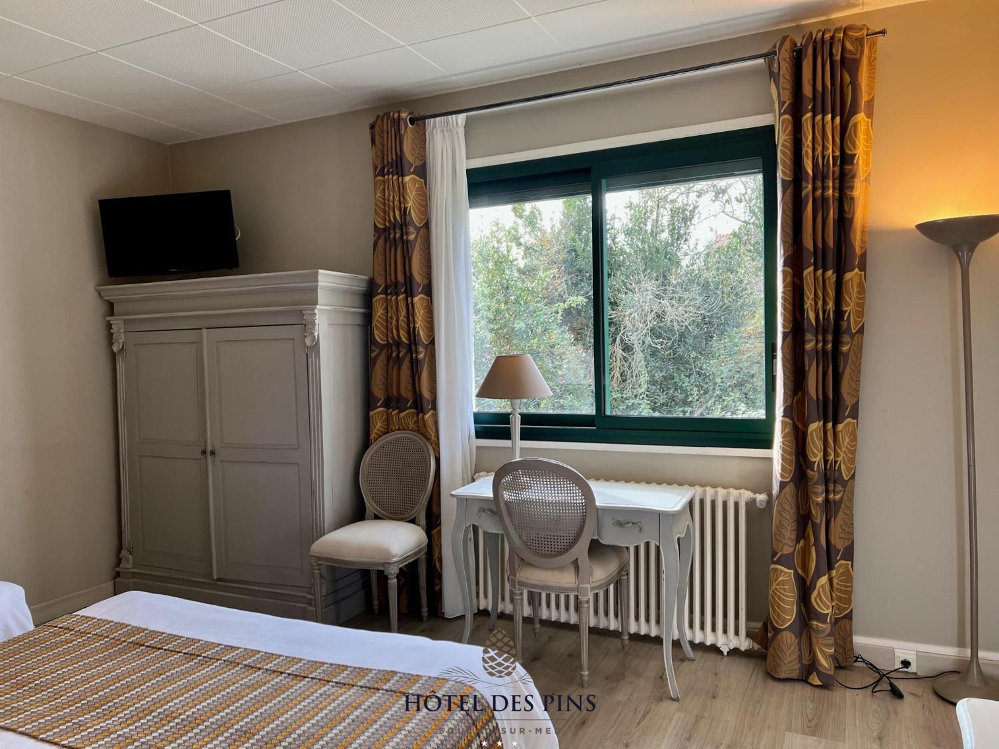 Hotel des Pins - Property Image 12