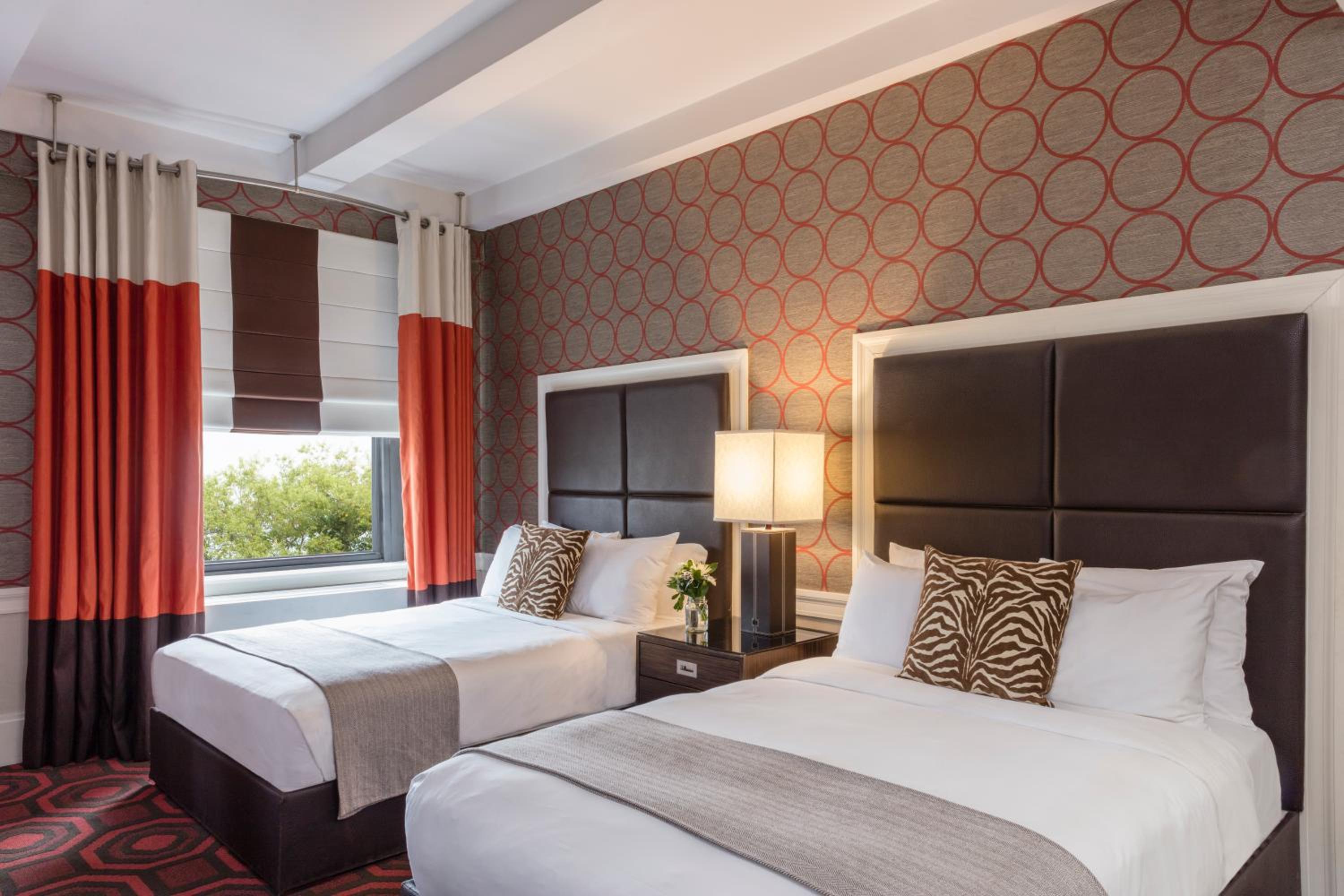 Empire Hotel 8