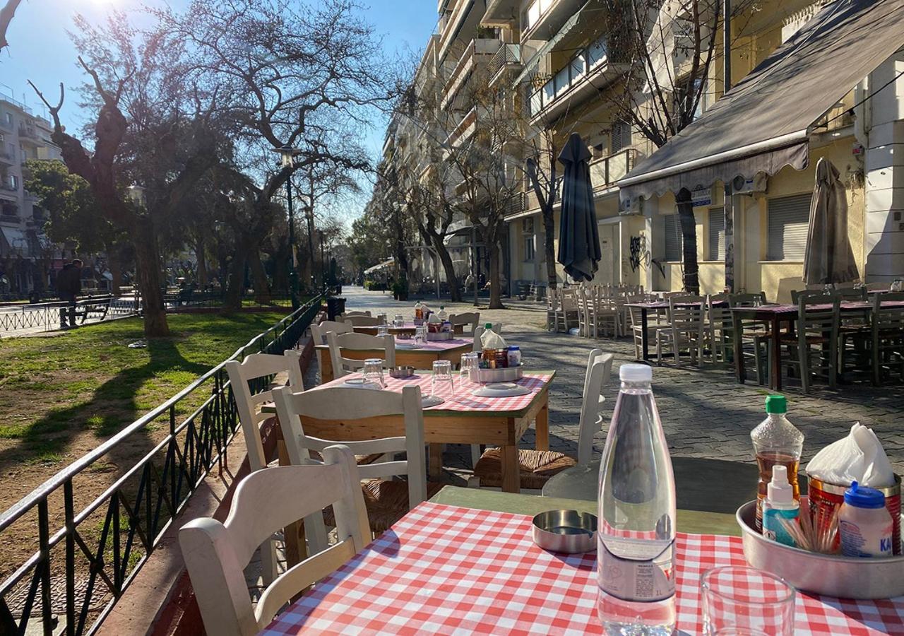 Sunny Apartment (90m2) in Athens center