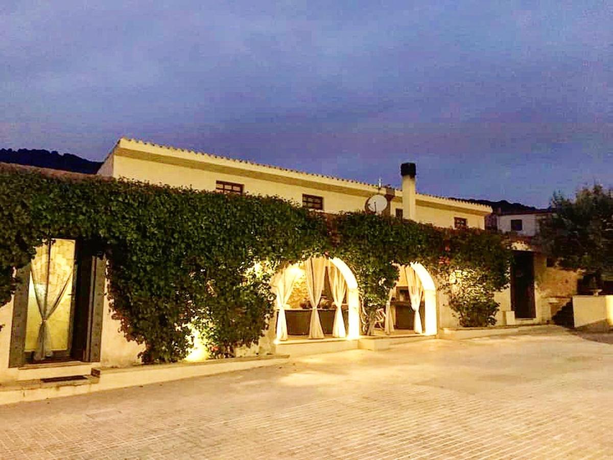 5 bedrooms mansion with private pool enclosed garden and wifi at Gesturi